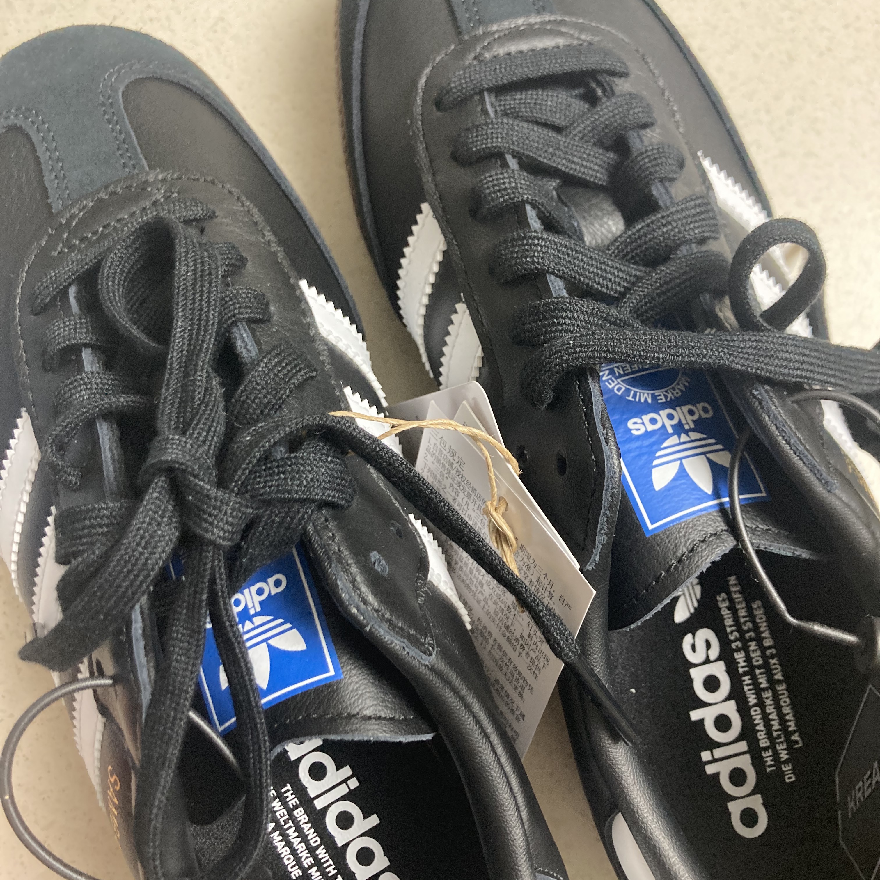 Adidas Samba OG Black White Gum 착용 스타일