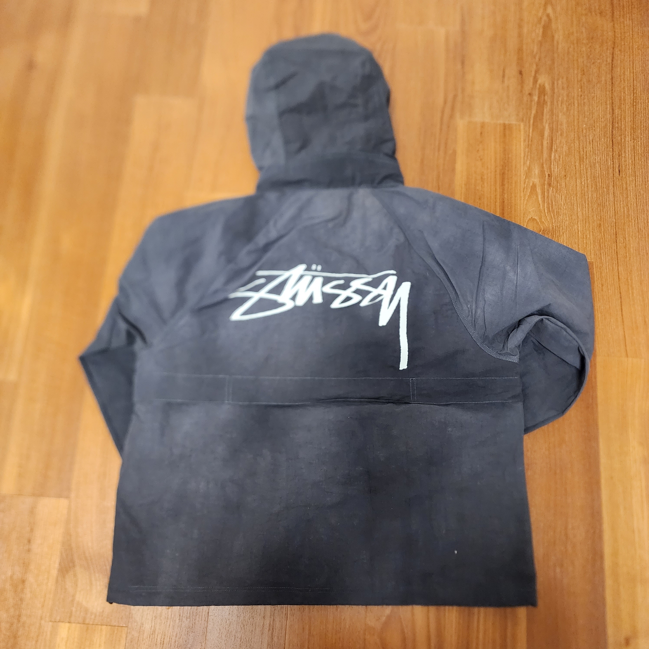 Stussy Wave Dye Beach Shell Jacket Black 착용 스타일 - 2