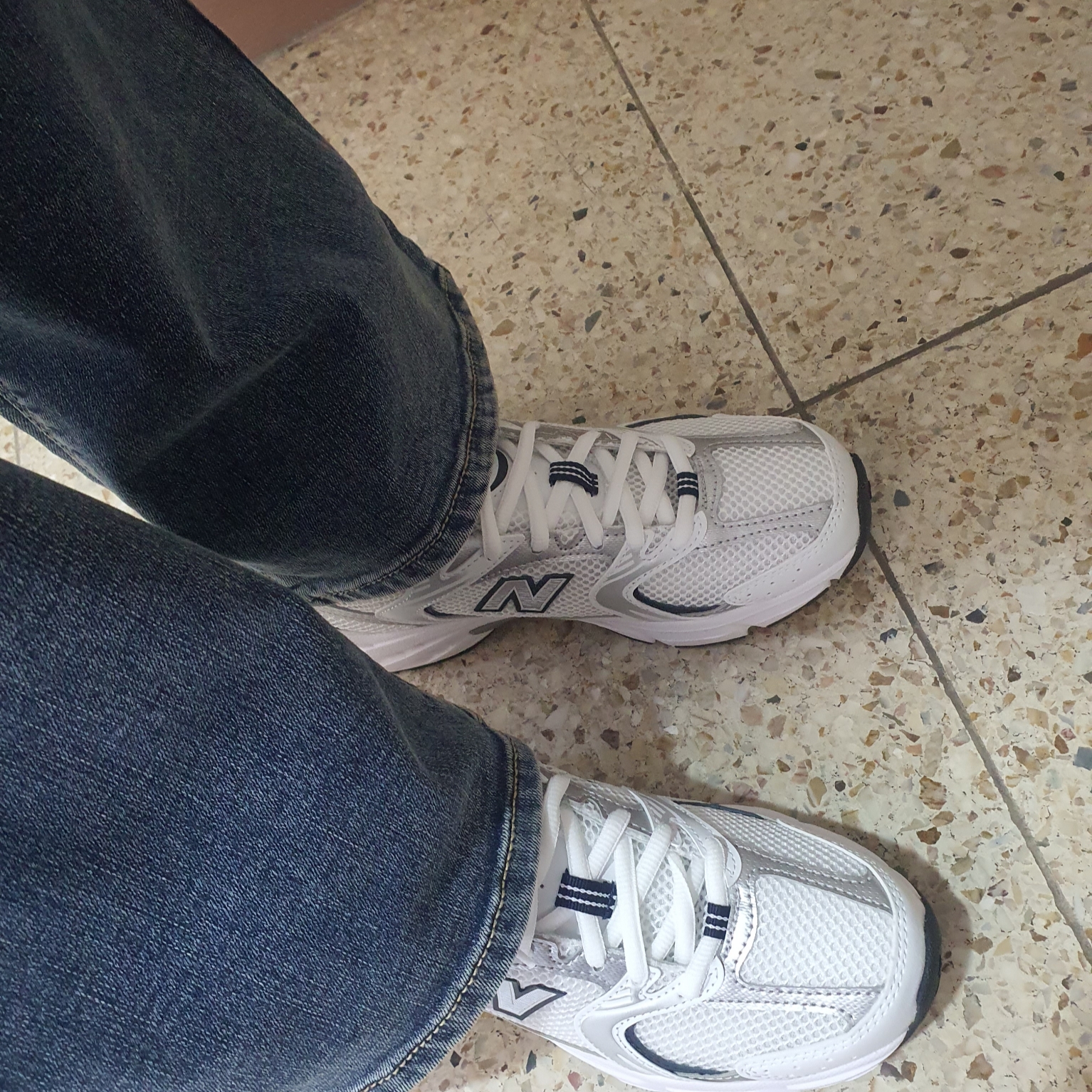 New Balance 530 White 착용 스타일 - 1