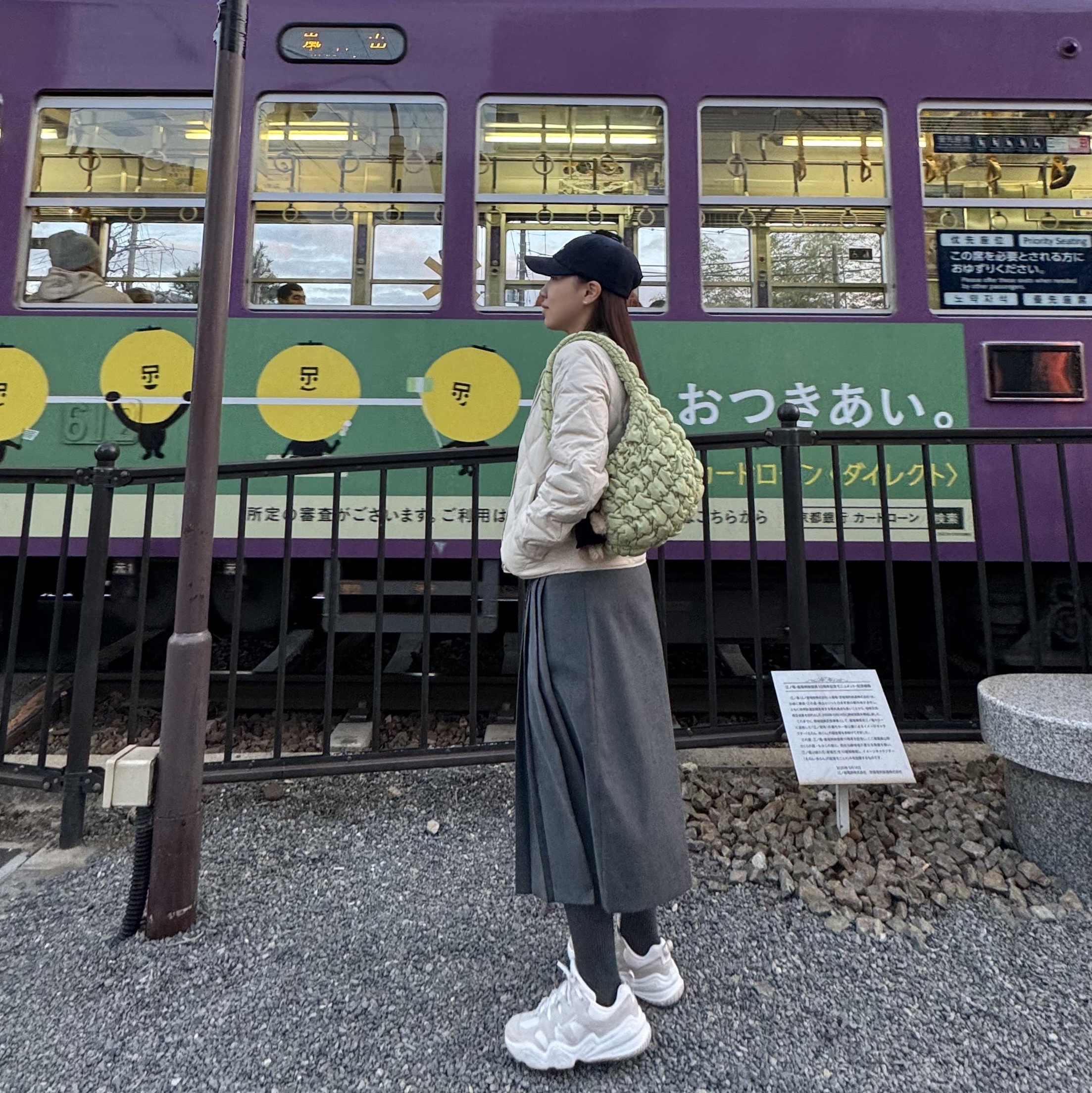 COS Quilted Mini Bag Light Green, (W) Nike Tech Hera Phantom Light Orewood Brown 착용 스타일