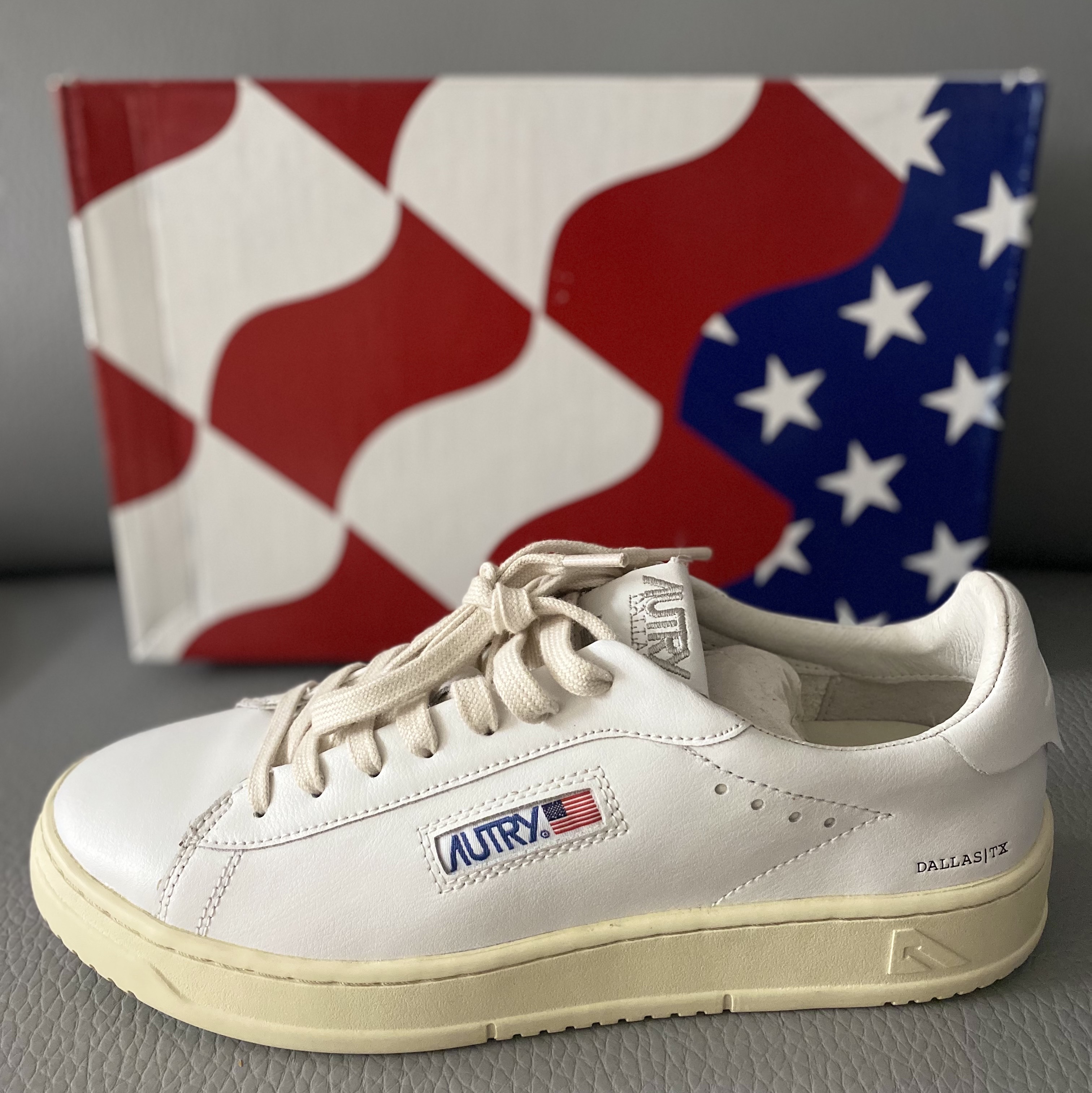 Autry Dallas Low Leather Sneakers White 착용 스타일