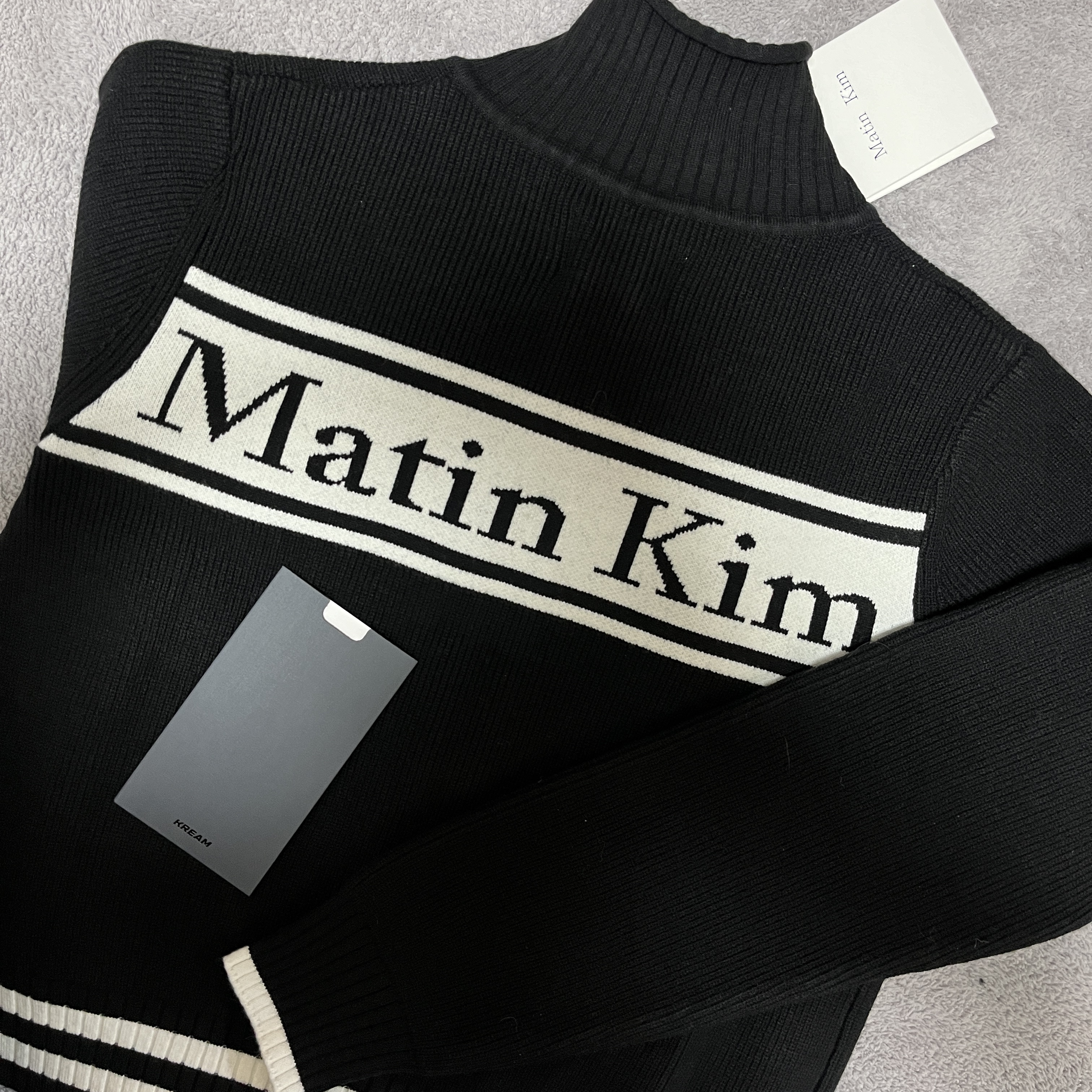 Matin Kim Spell Point Stripe Knit Cardigan Black 착용 스타일
