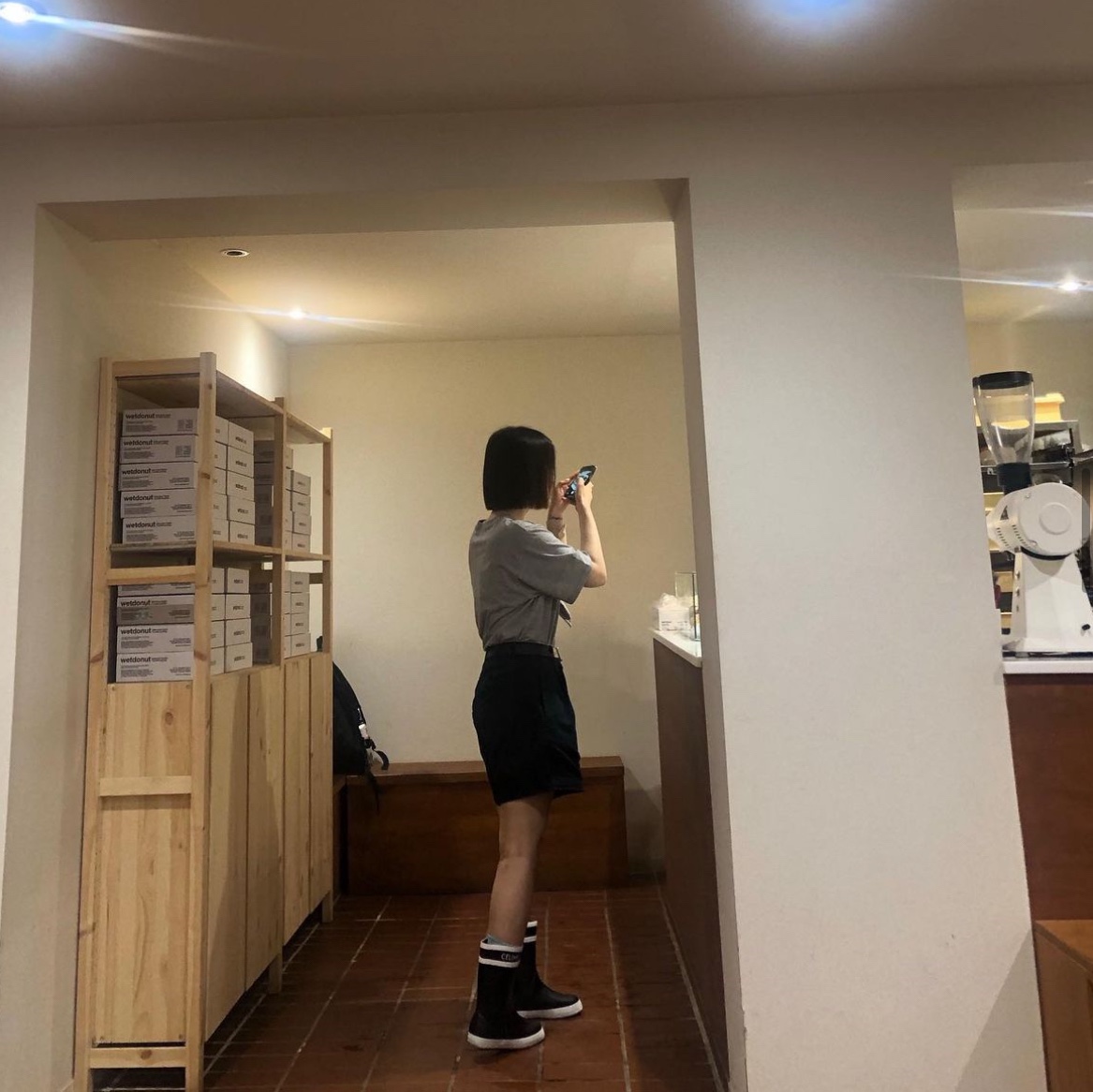 (W) 셀린느 내츄럴 러버 플랫 하프 부츠 레 보테 드 퐁 셀린느 네이비 착용 스타일 - 1