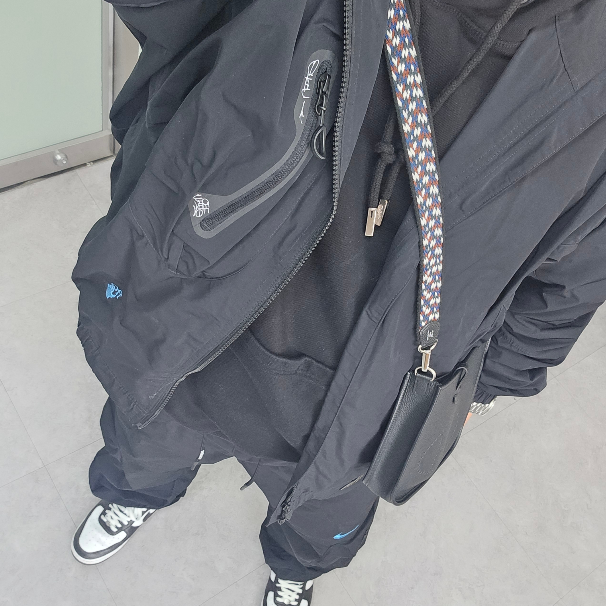 Nike x Off-White NRG Track Suit Black - Asia, Nike x Terror Squad Air Force 1 Low QS Blackout 착용 스타일