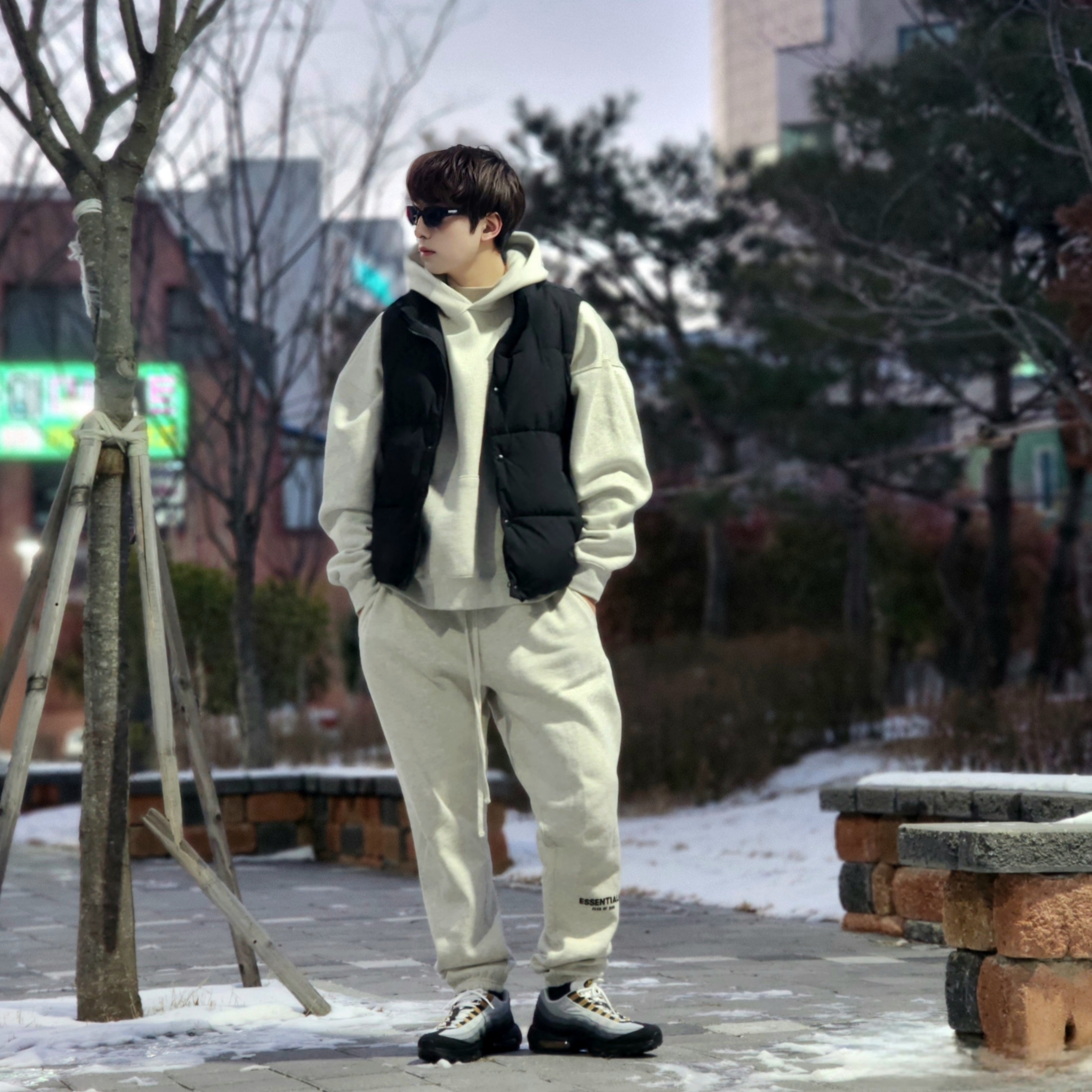 Essentials The Core Collection Hoodie Light Oatmeal, Essentials The Core Collection Sweatpants Light Oatmeal 착용 스타일 - 5