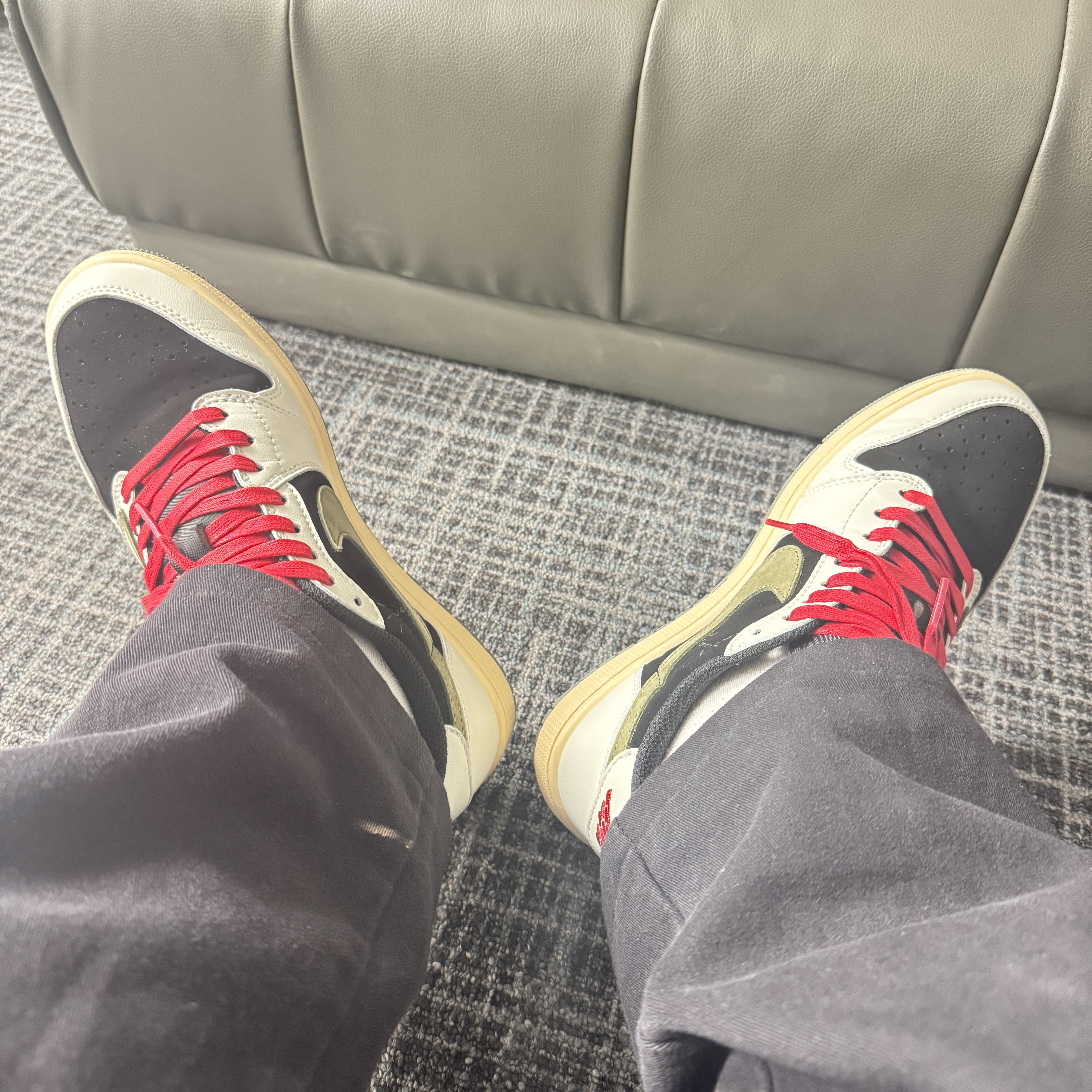 (W) Jordan 1 x Travis Scott Retro Low OG SP Medium Olive 착용 스타일