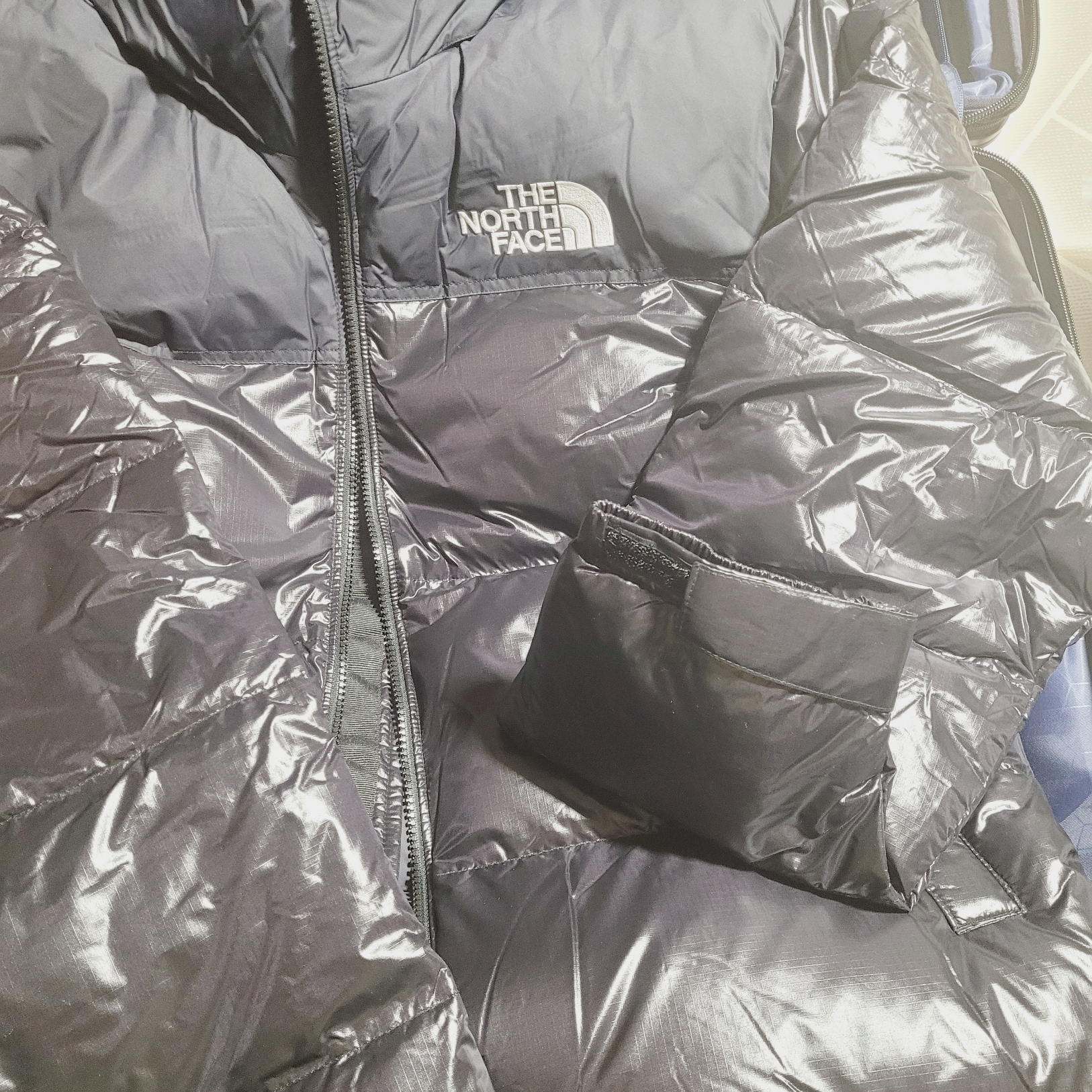 The North Face 1996 Eco Nuptse Jacket Real Black 착용 스타일 - 2