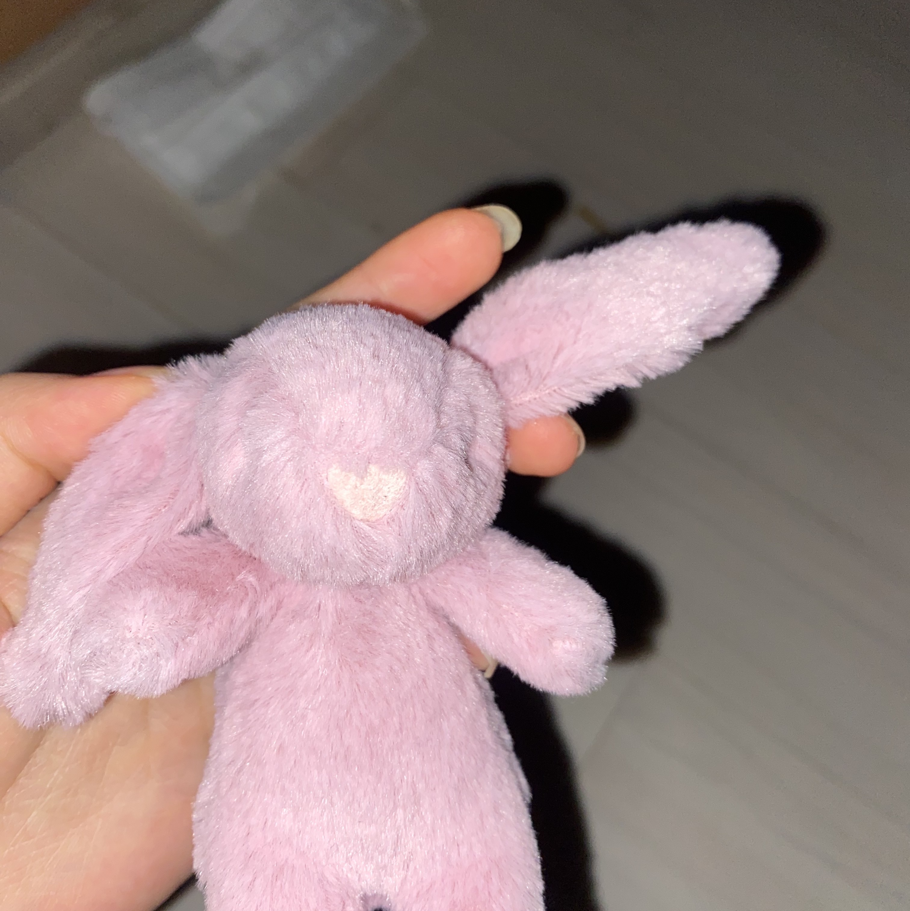 Jellycat Bashful Bunny Bag Charm Tulip 착용 스타일