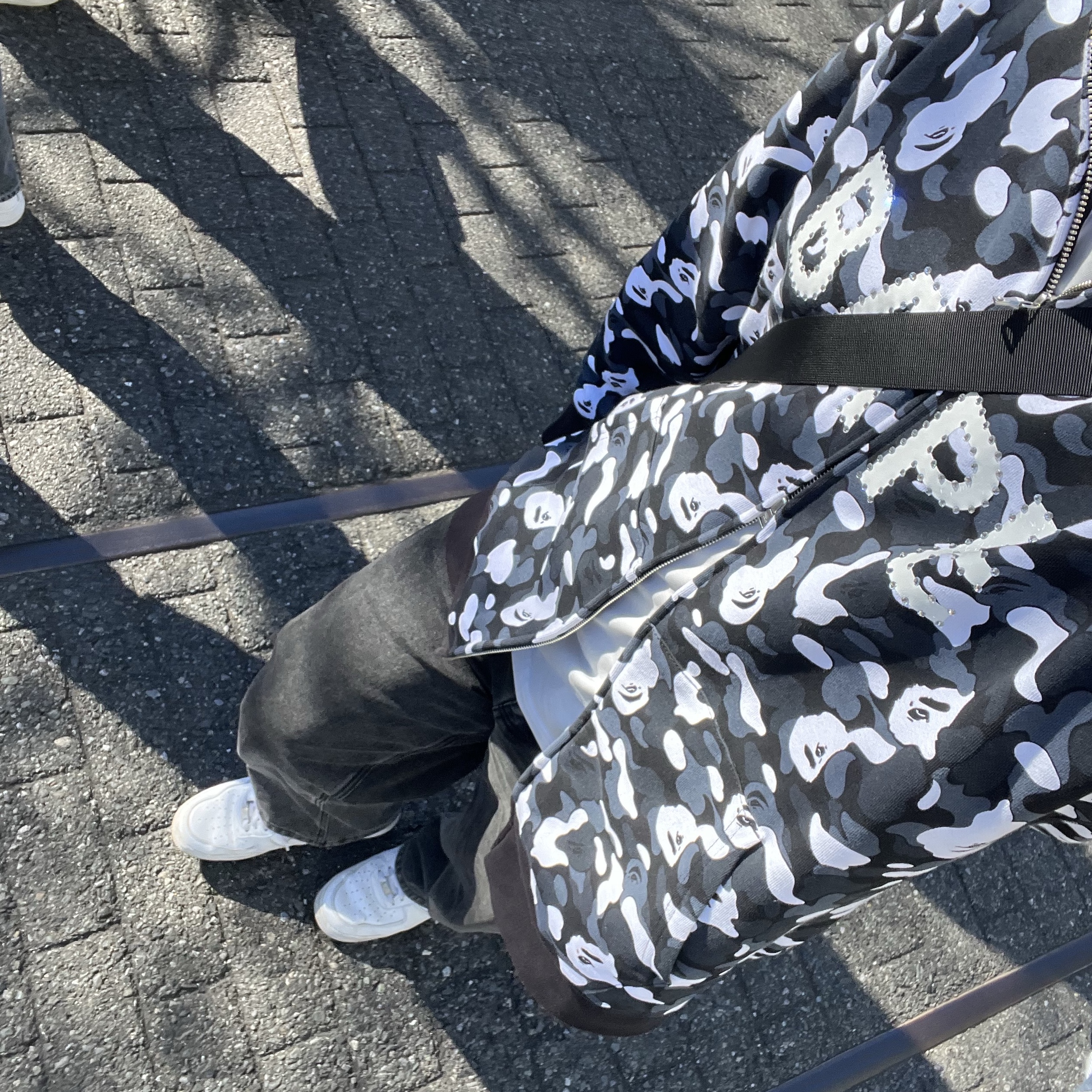 BAPE x DSM Camo Crystal Stone Bape Full Zip Hoodie Black, Nike Air Force 1 '07 Low White 착용 스타일