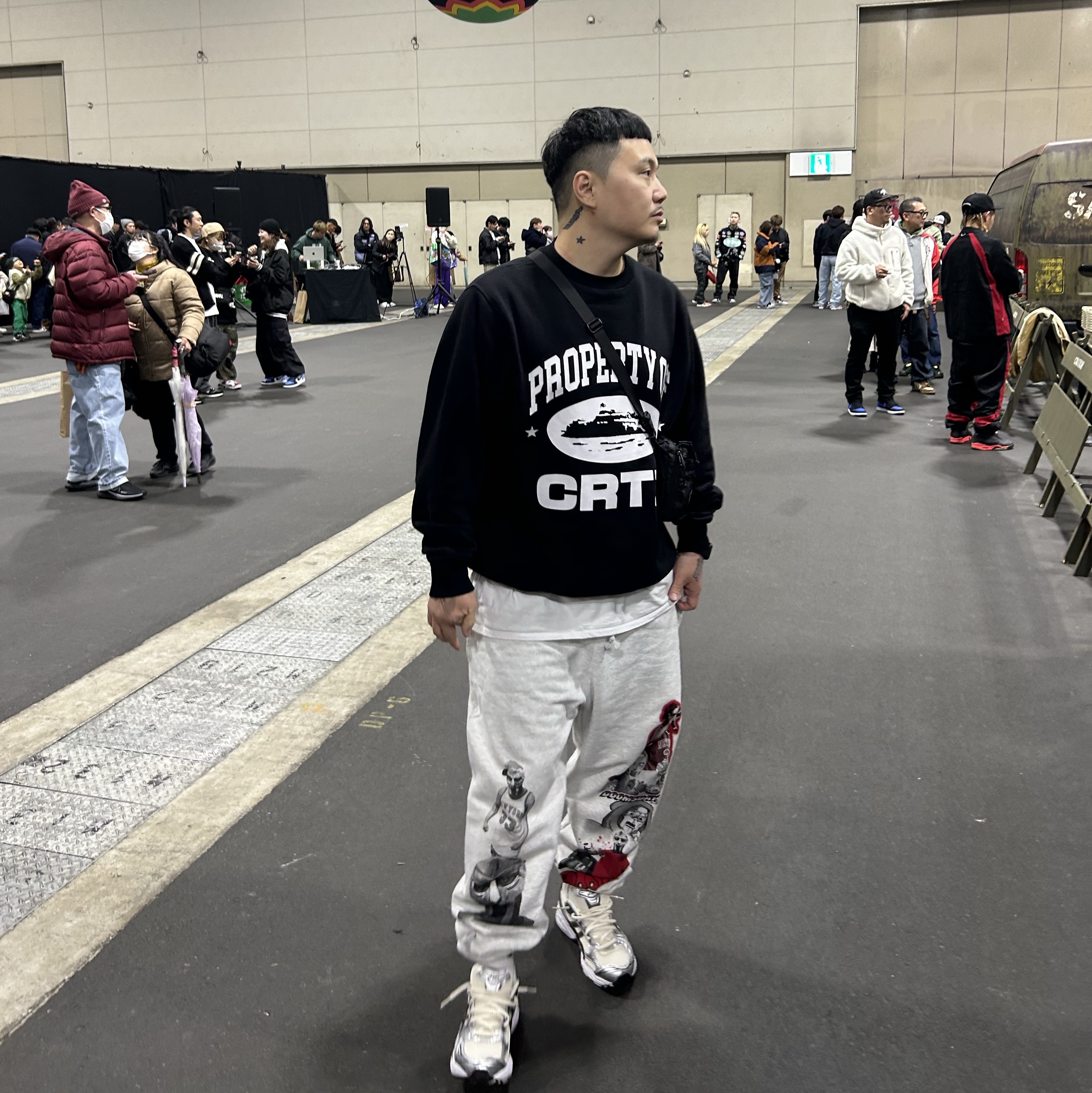 Corteiz P.O.C Sweatshirt Black, Asics Gel-Kayano 14 Cream Black 착용 스타일 - 1