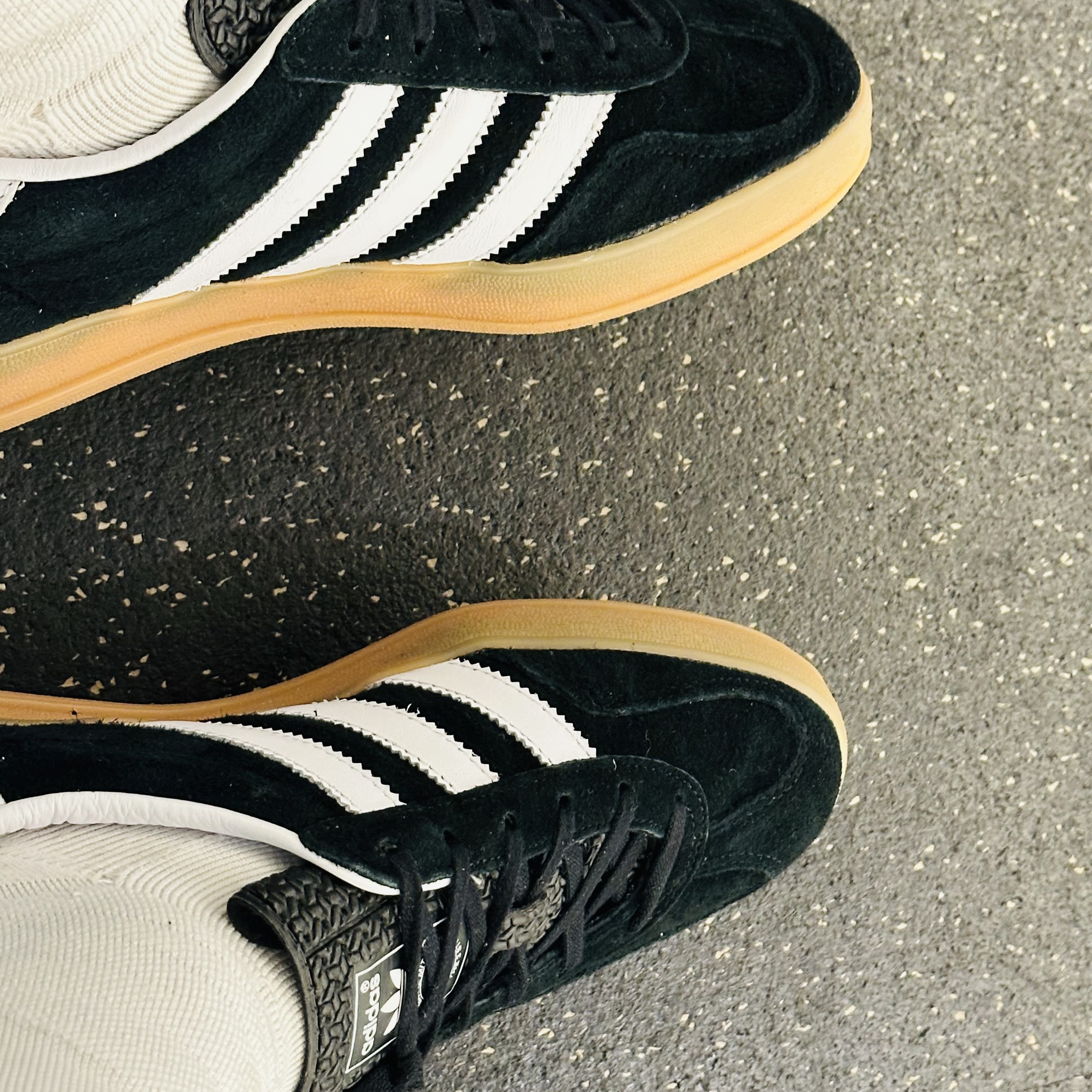 Adidas Gazelle Indoor Core Black 착용 스타일
