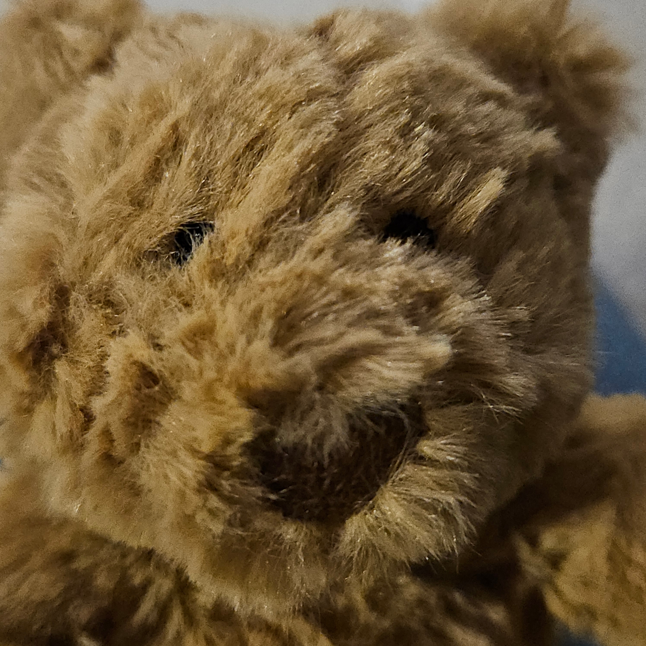 Jellycat Bartholomew Bear Bag Charm Brown 착용 스타일 - 2