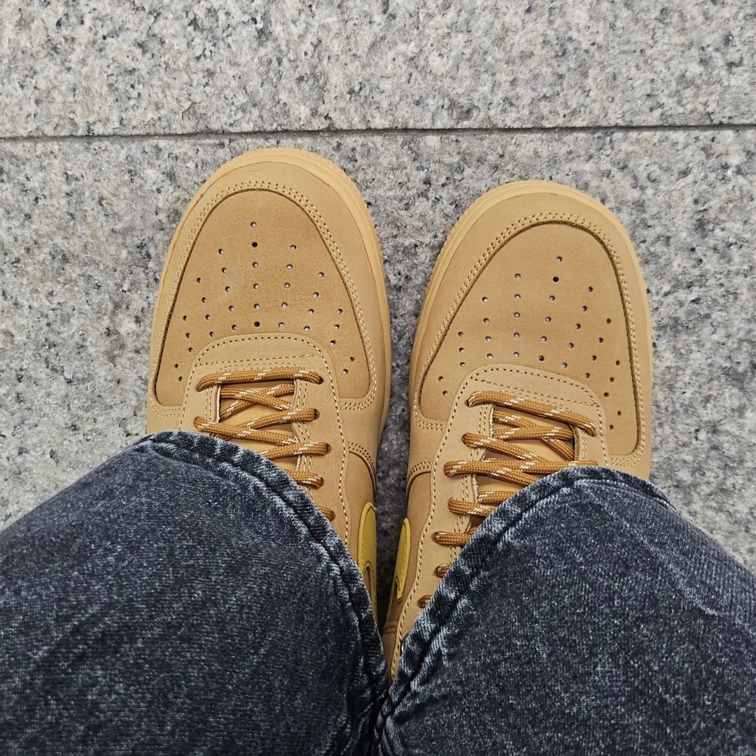 Nike Air Force 1 '07 WB Flax 착용 스타일