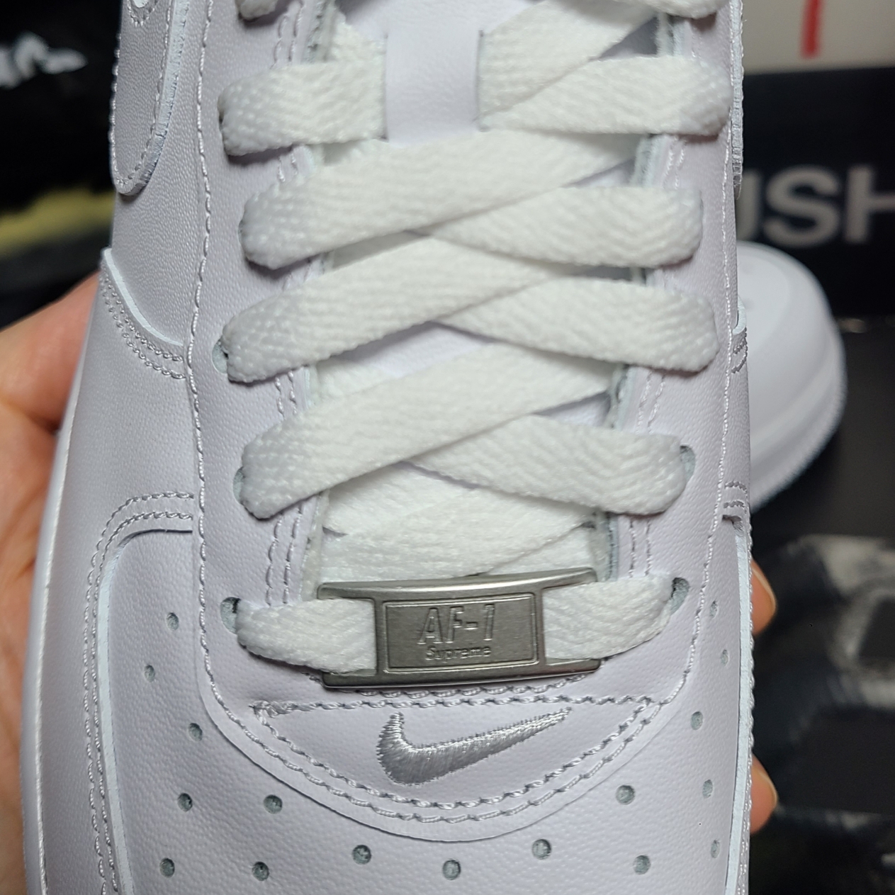 Nike x Supreme Air Force 1 Low White 착용 스타일 - 5