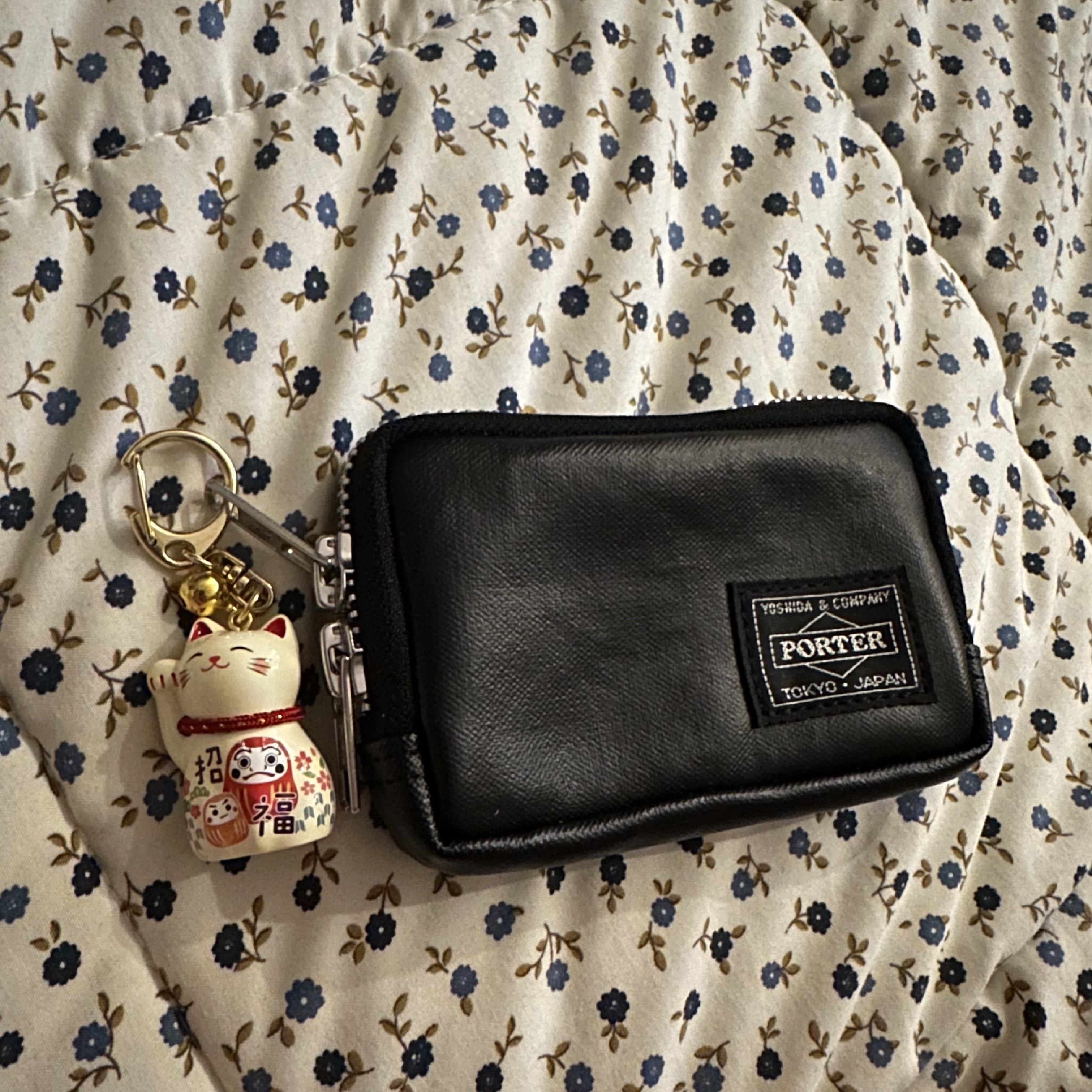 Porter Freestyle Multi Coin Case Black 착용 스타일