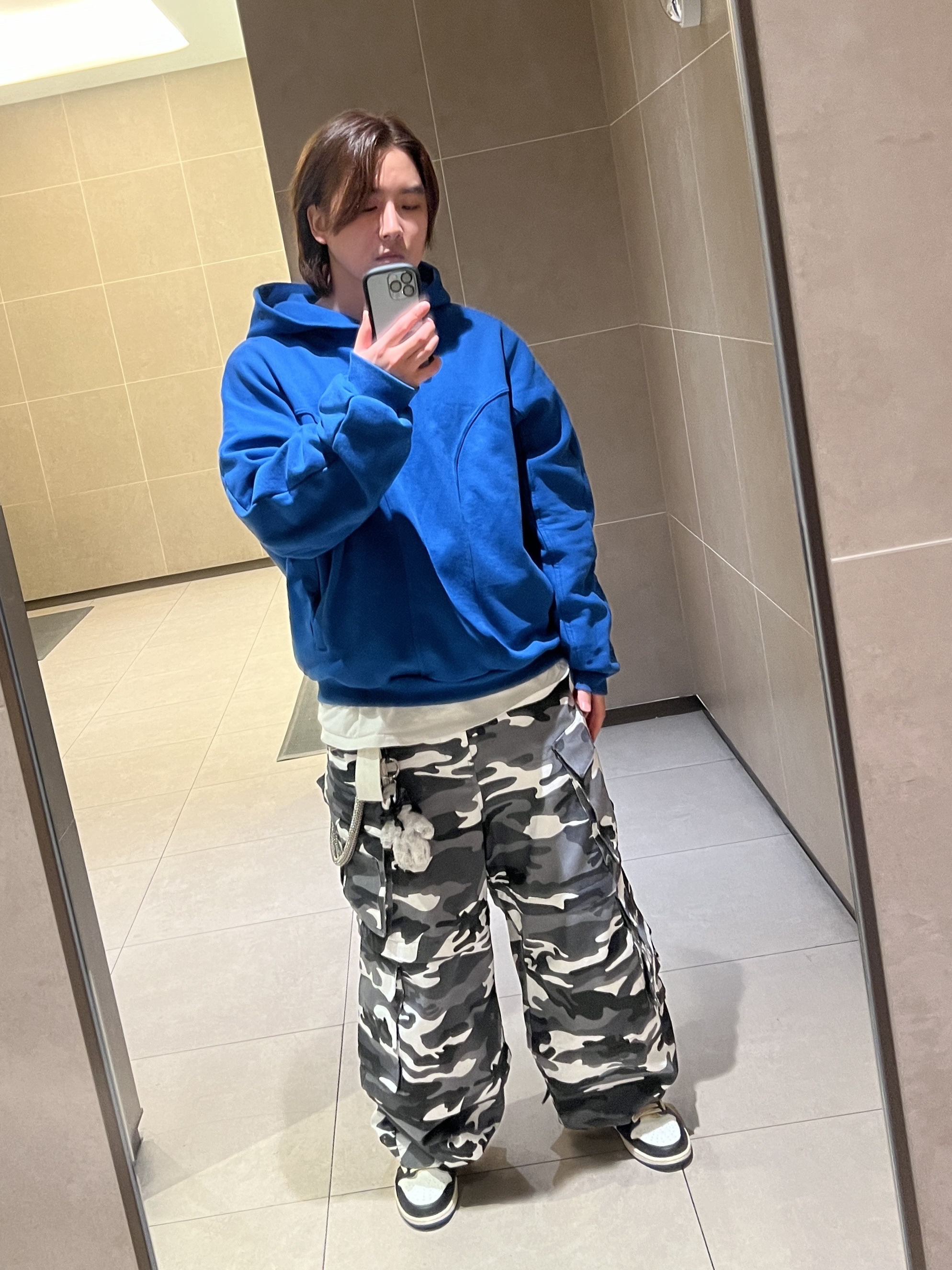 Project G/R Oversized Convertible Cargo Pants City Camo, Jordan 1 x Travis Scott x Fragment Retro Low OG SP Military Blue 착용 스타일
