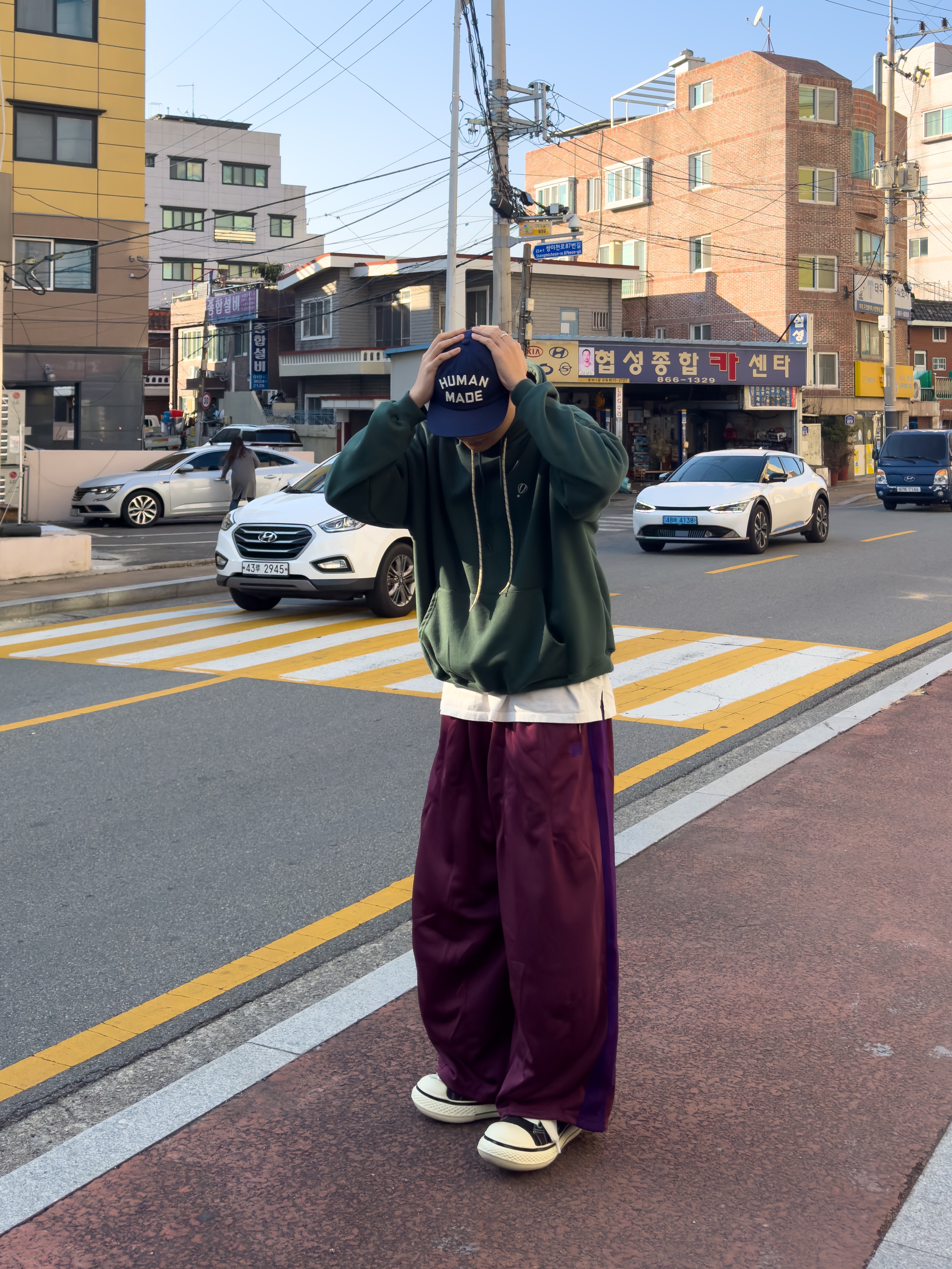 Needles H.D. Track Pants Poly Smooth Wine, Human Made Baseball Cap Navy 착용 스타일 - 5