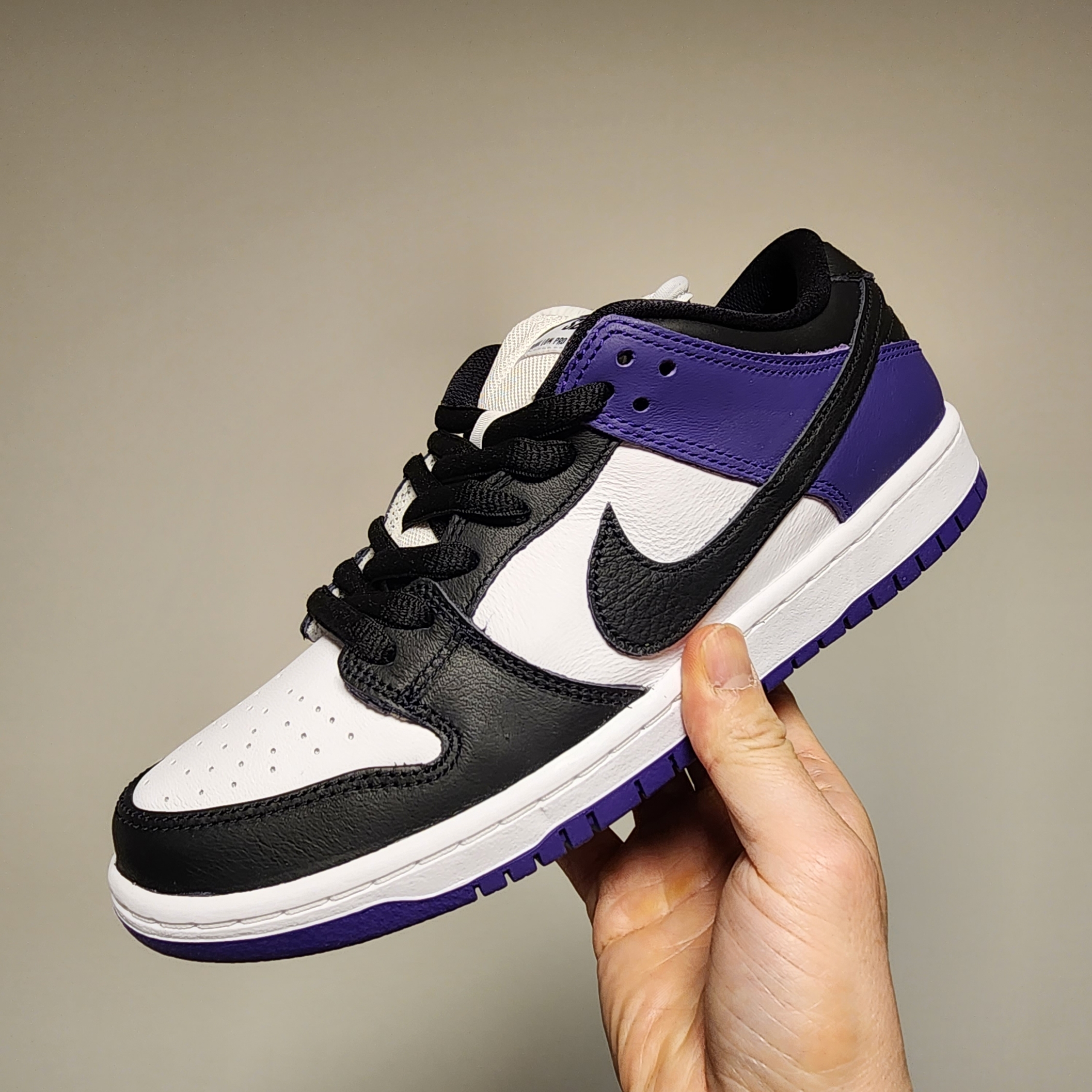 Nike SB Dunk Low Pro Court Purple 착용 스타일 - 1