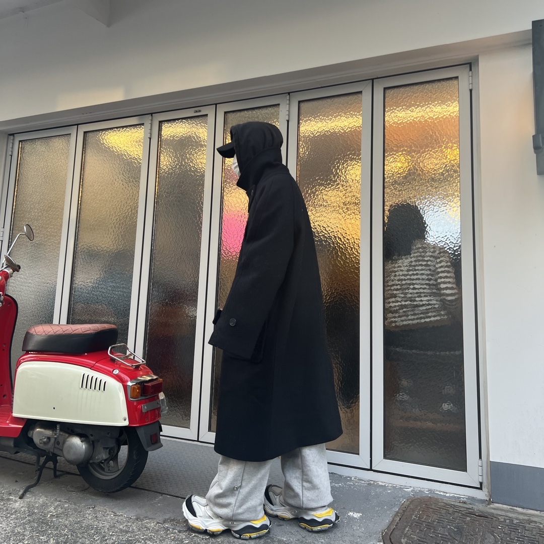 Balenciaga Cargo Sneakers Grey Black Yellow, Undermycar Legion.02 Balmacaan Oversized Wool Coat Black 착용 스타일 - 3