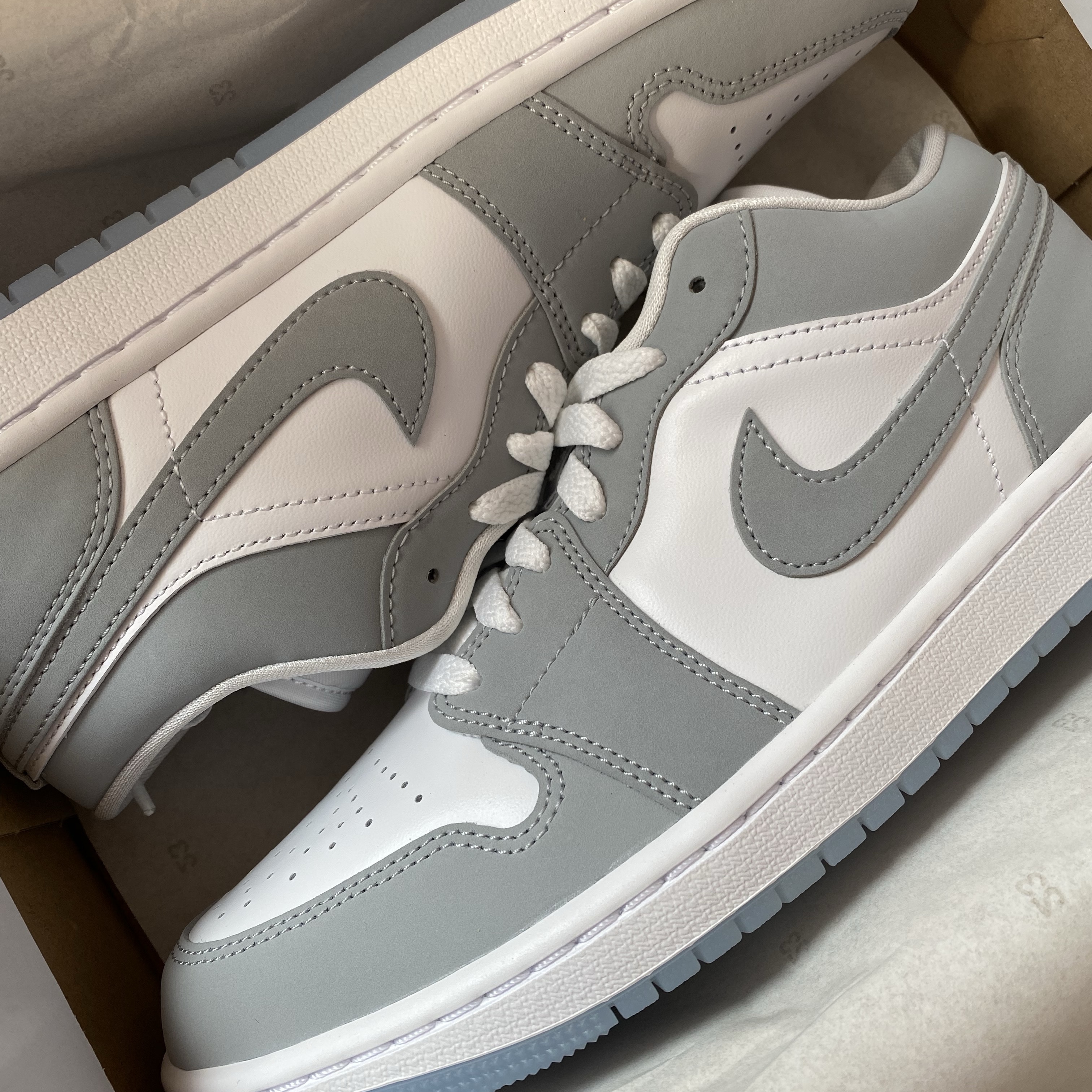 (W) Jordan 1 Low White Wolf Grey 착용 스타일