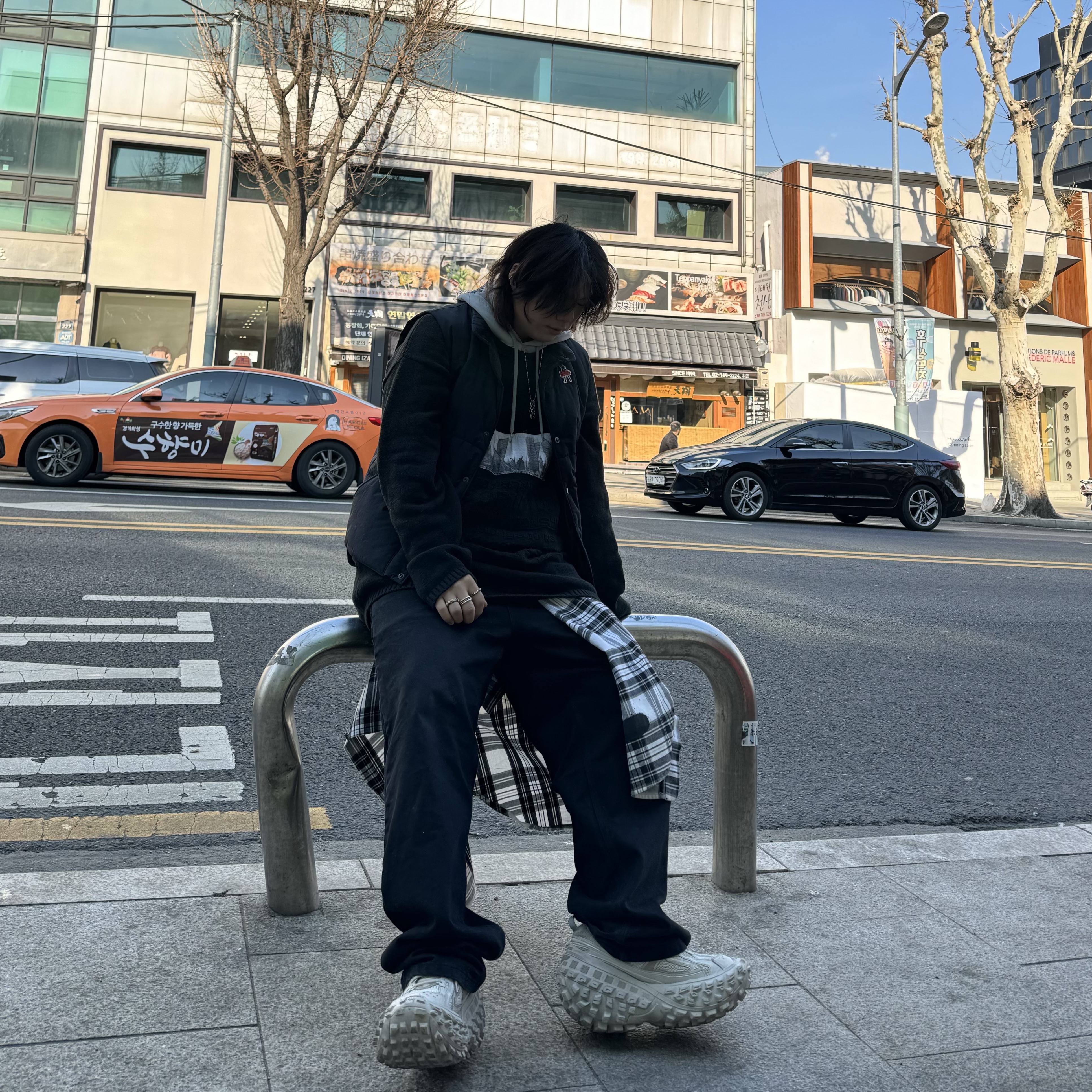 Palace Dragon P-3 Hood Grey - 22FW, Balenciaga Defender Sneakers Beige 착용 스타일 - 2