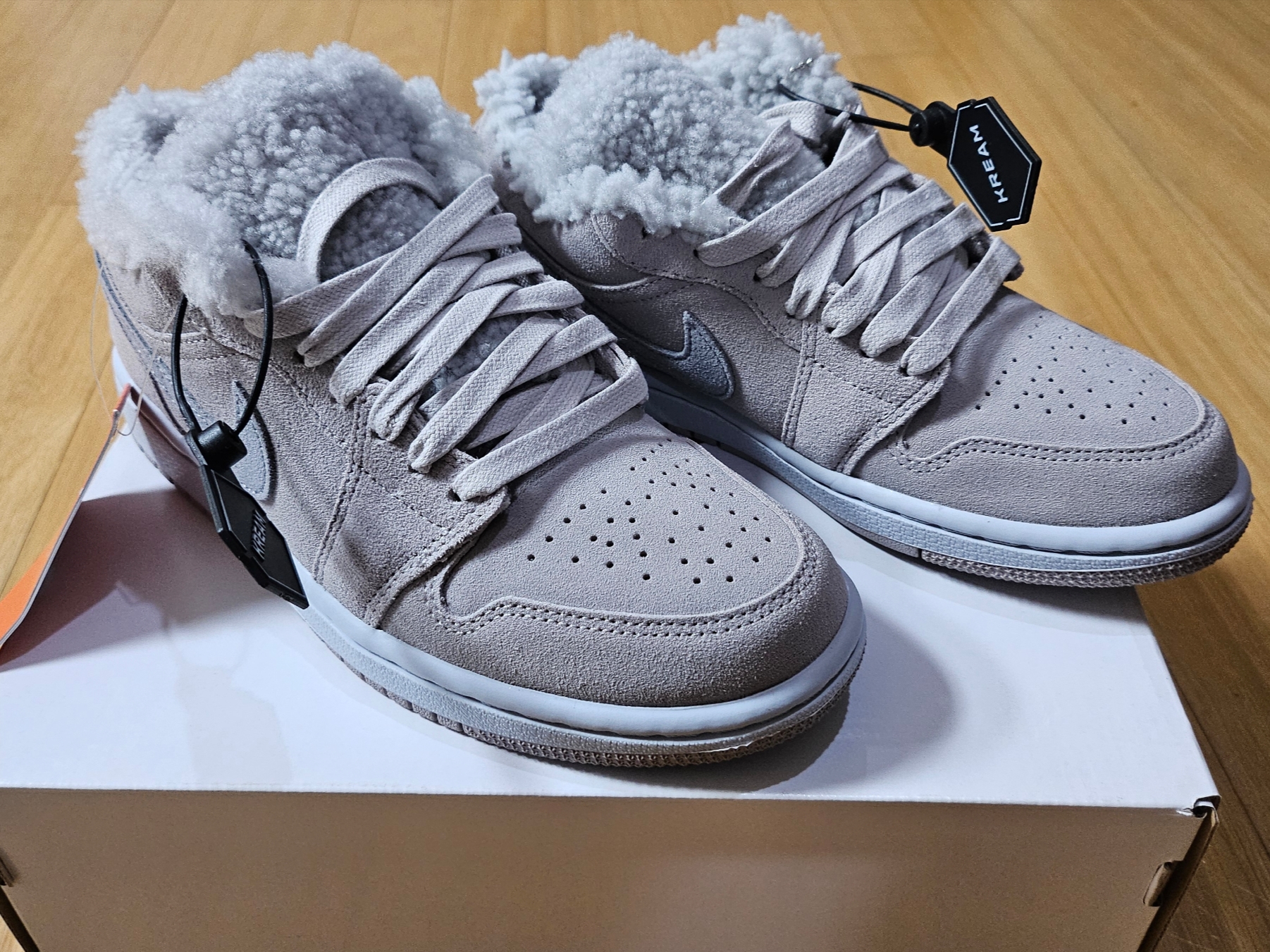 (W) Jordan 1 Low SE Sherpa Fleece 착용 스타일