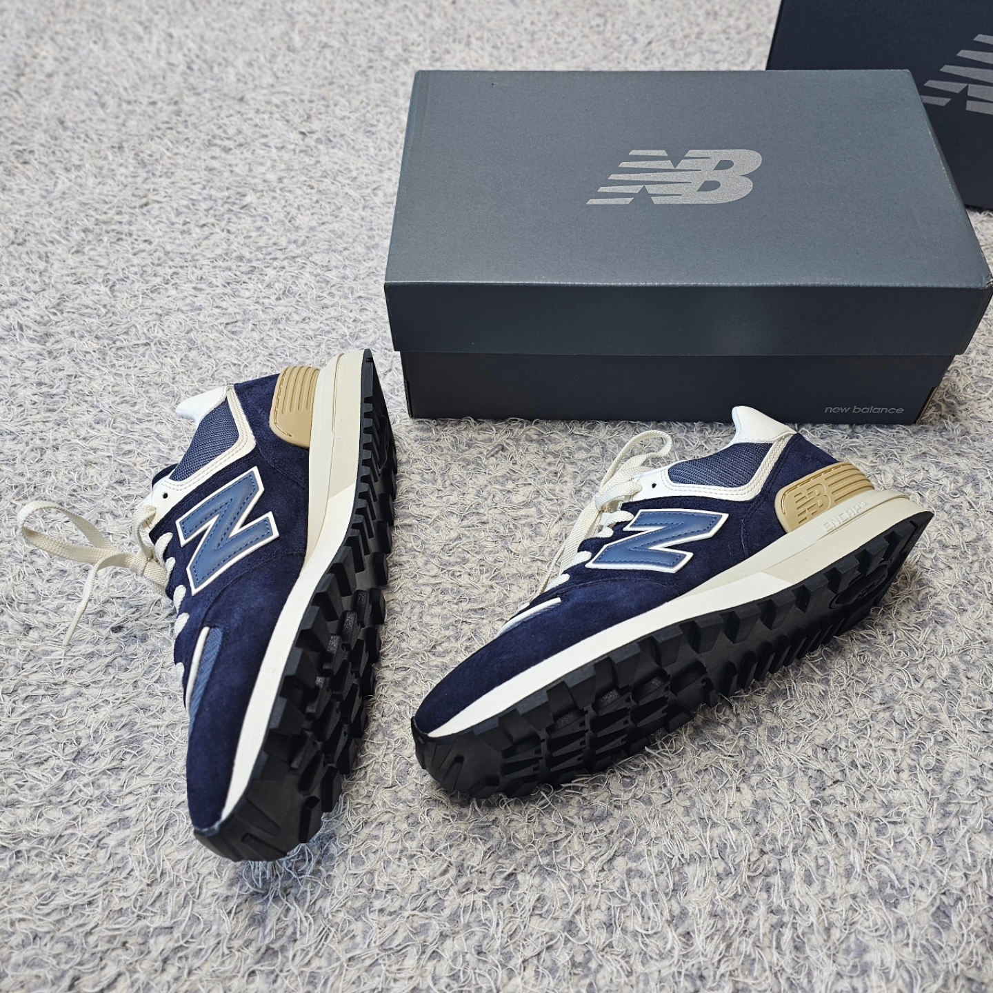 New Balance 574 Legacy Navy 착용 스타일 - 7