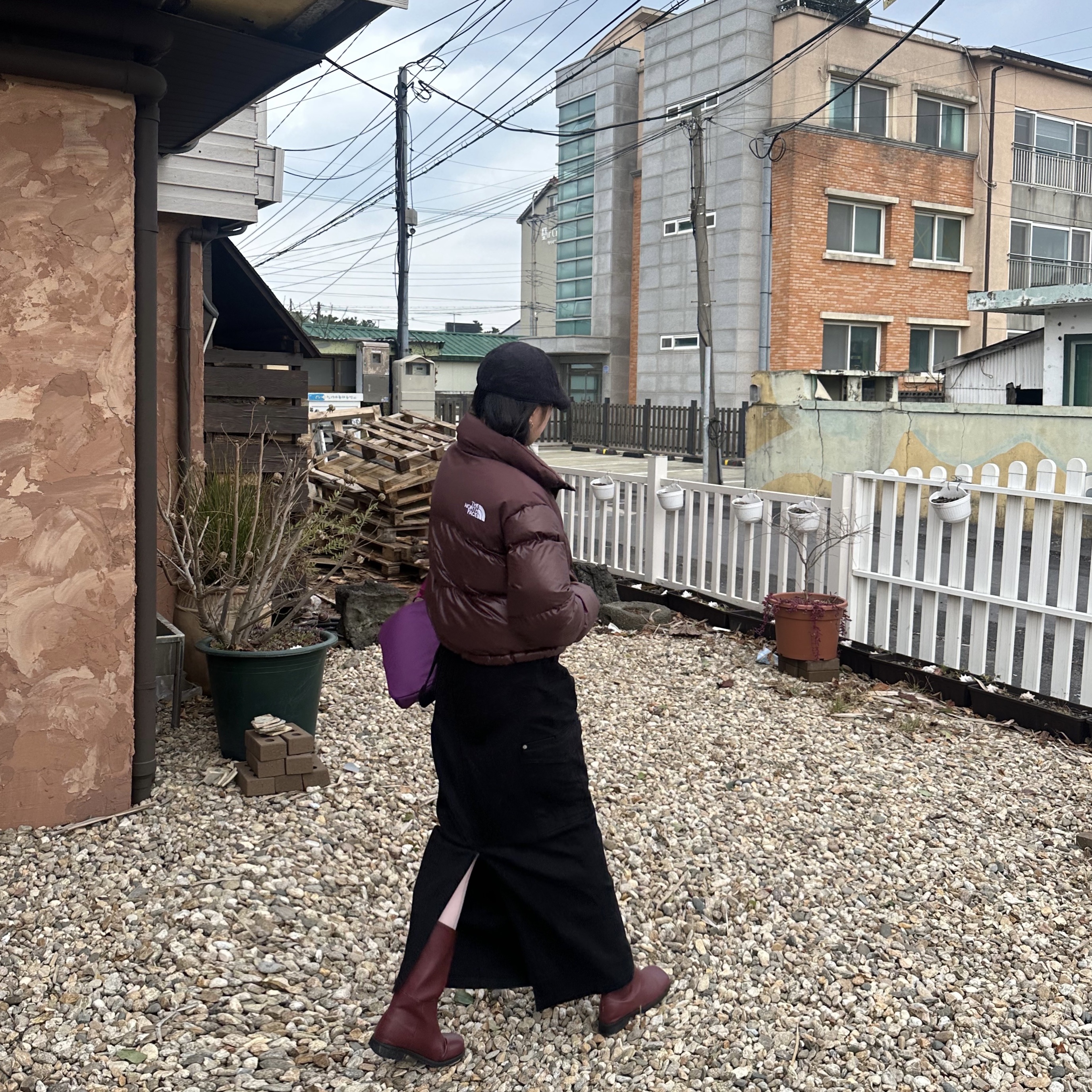 (W) The North Face White Label Novelty Nuptse Down Jacket Cocoa Brown, Arc'teryx Heliad 6 Crossbody Bag Groovie 착용 스타일 - 1