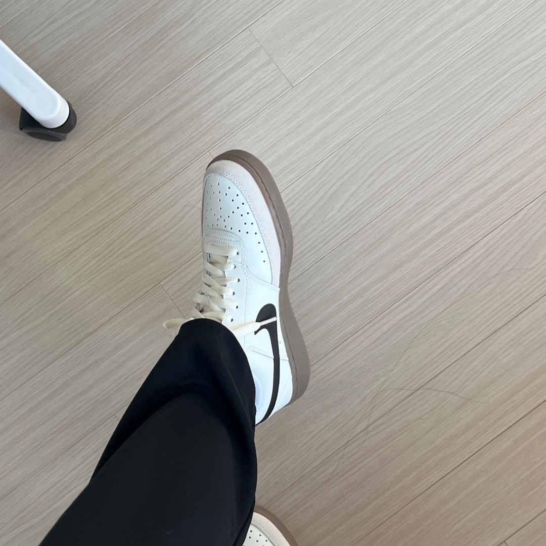 Nike Court Vision Low Sail Light Orewood Brown 착용 스타일