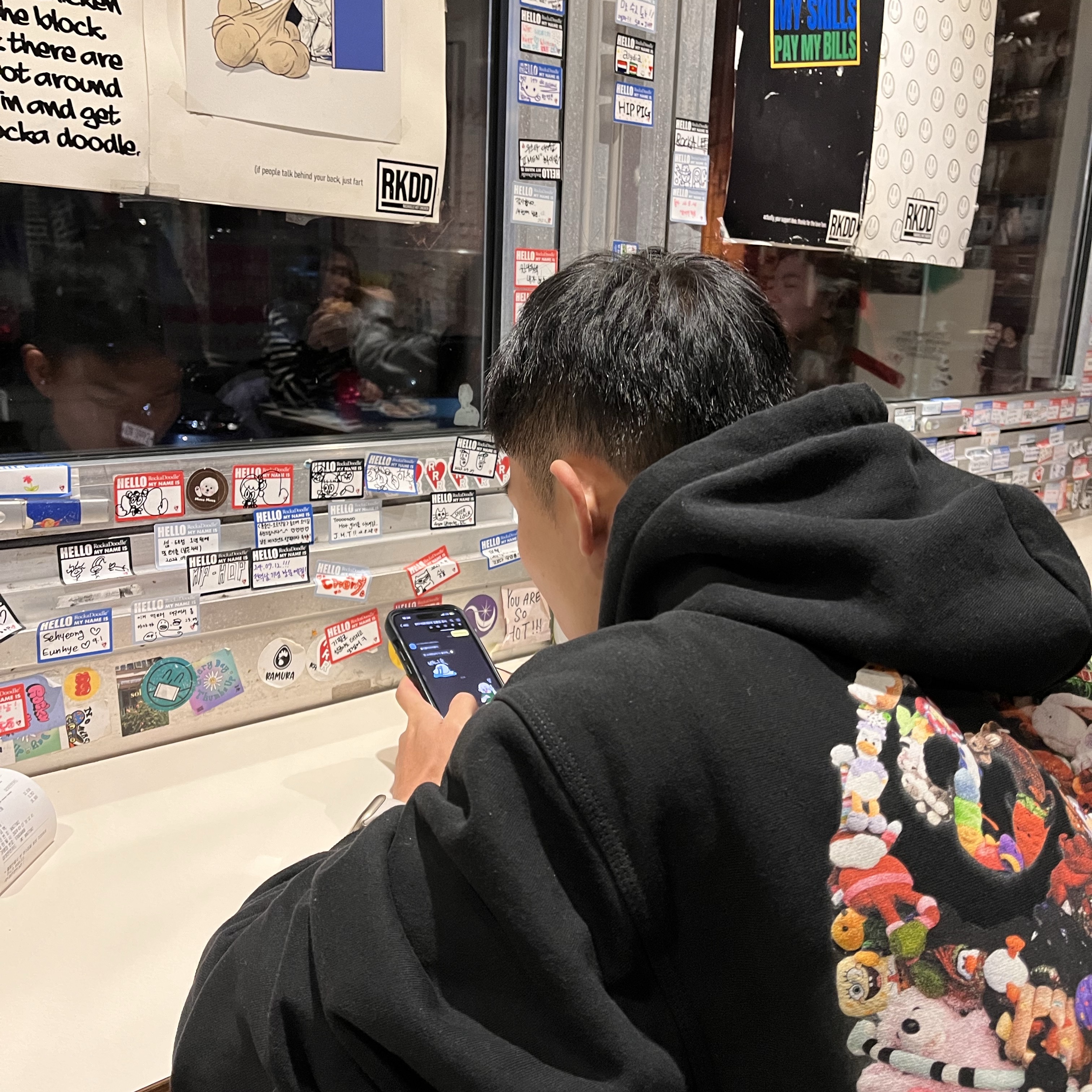 Stussy Plush Hoodie Black 착용 스타일