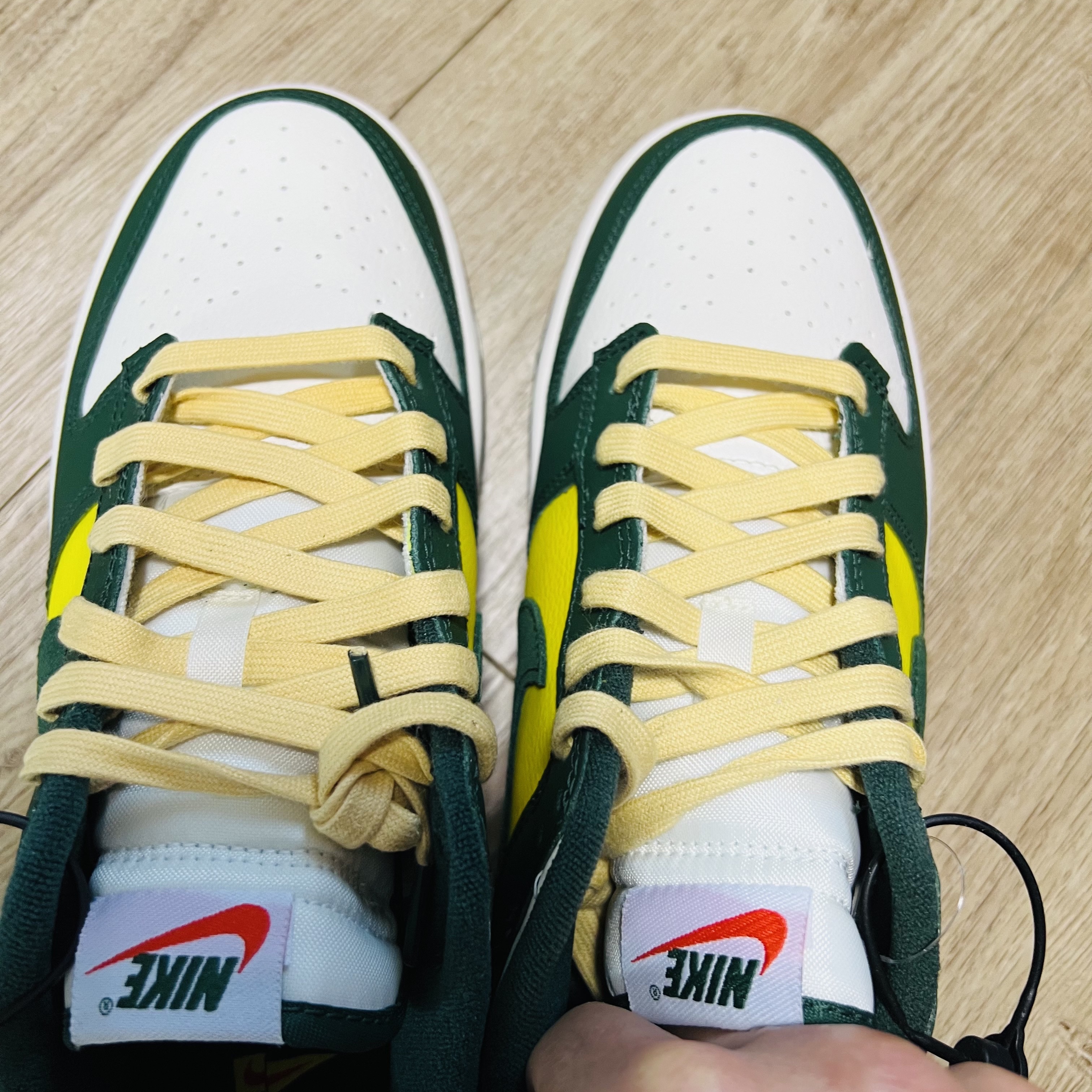 (W) Nike Dunk Low SE Opti Noble Green 착용 스타일 - 2