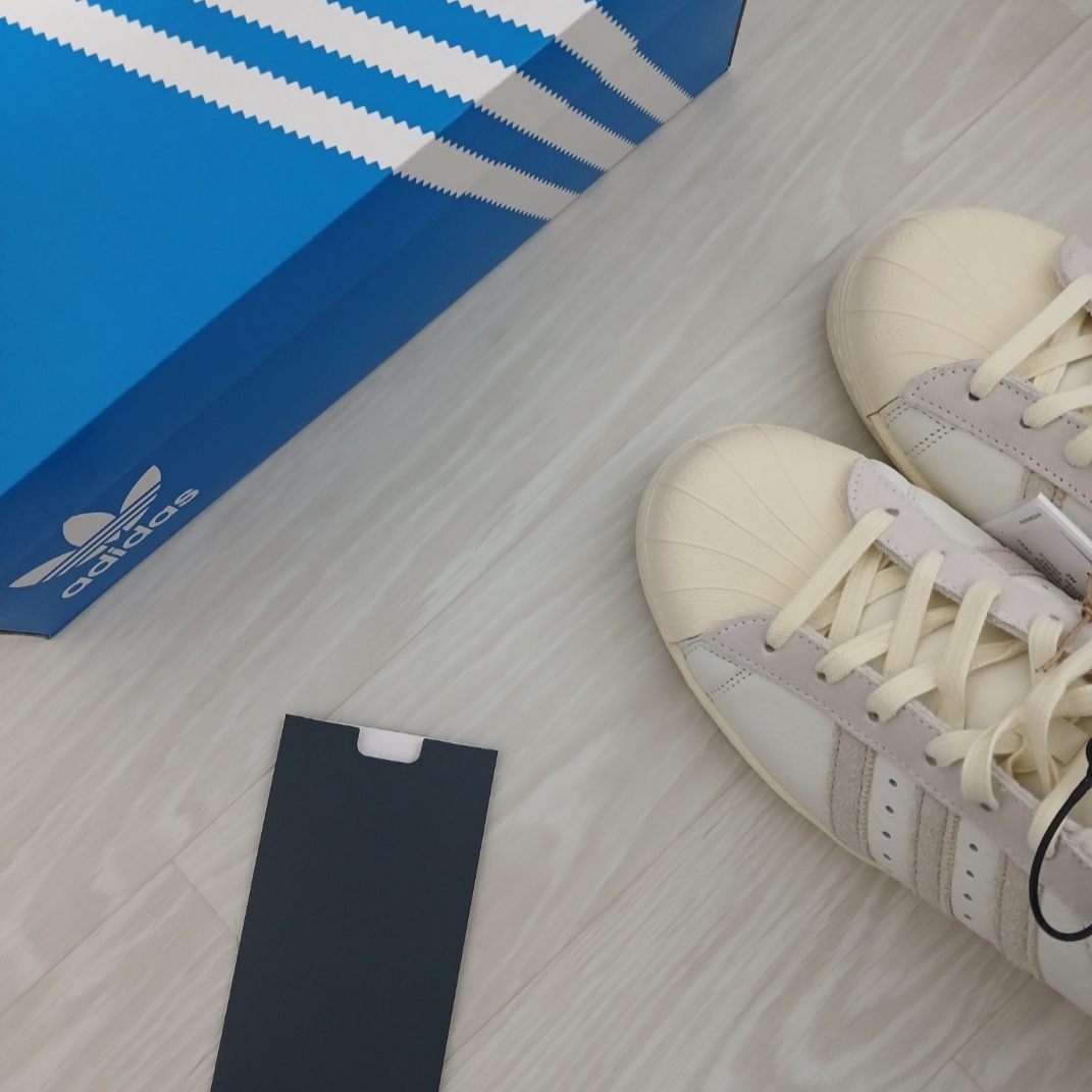 Adidas Superstar 82 White Aluminum 착용 스타일