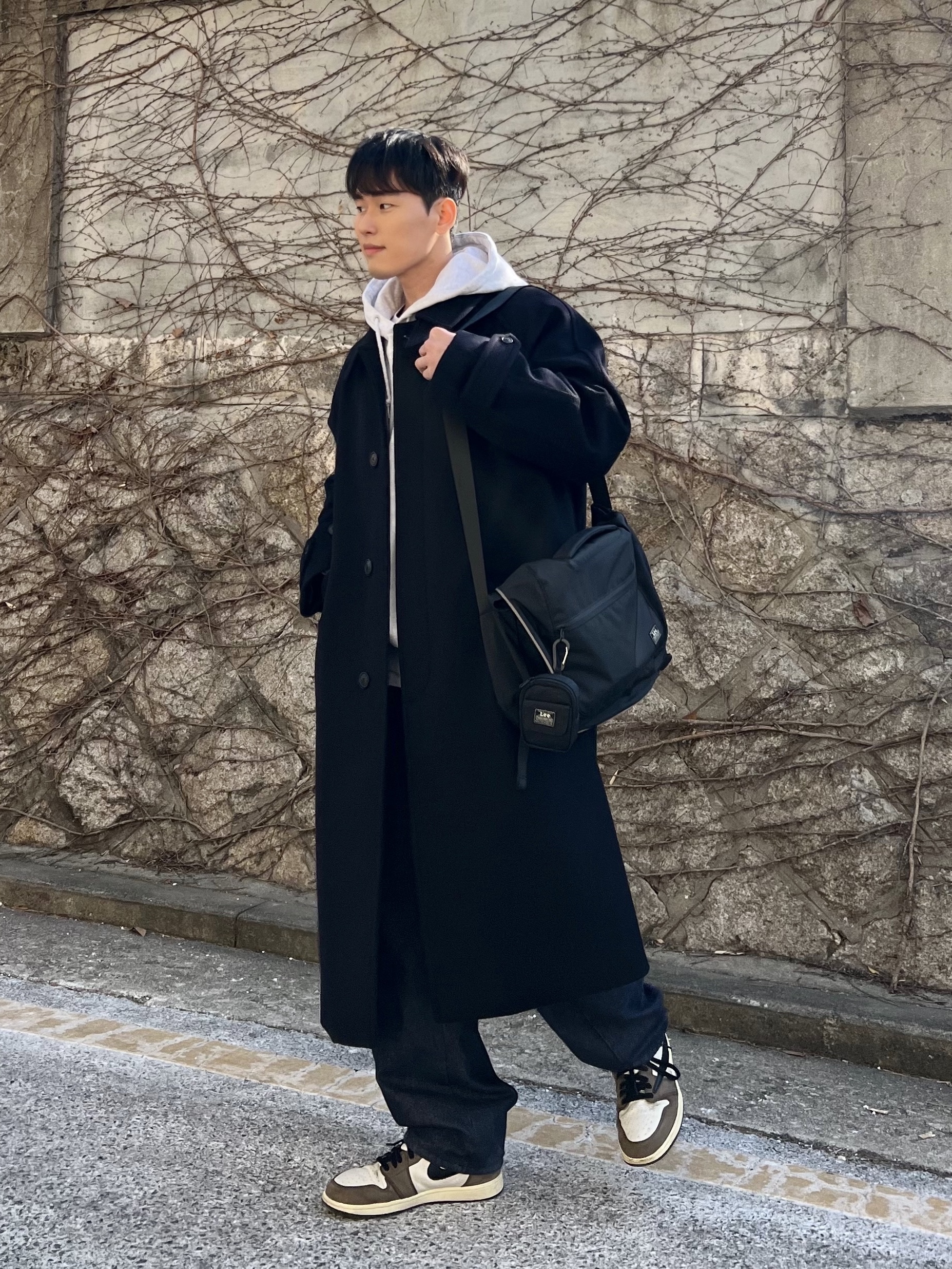 조던 1 x 트래비스 스캇 레트로 하이 OG SP 모카, 스투시 베이직 스투시 후드 애쉬 헤더 2023 착용 스타일 - 1
