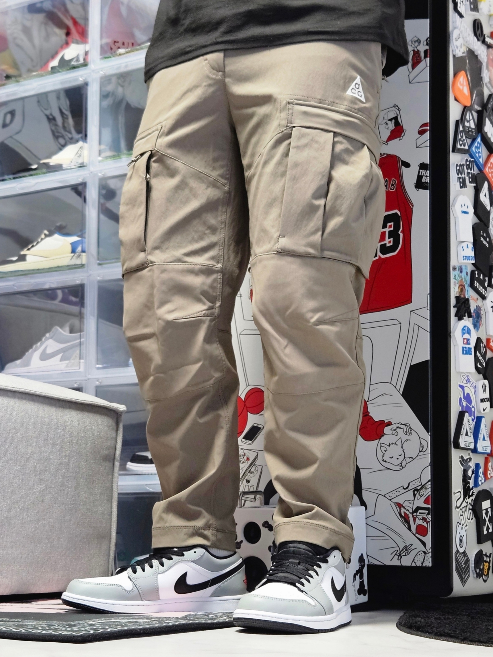 (W) Nike ACG Smith Summit Cargo Pants Olive Grey - Asia 착용 스타일 - 2