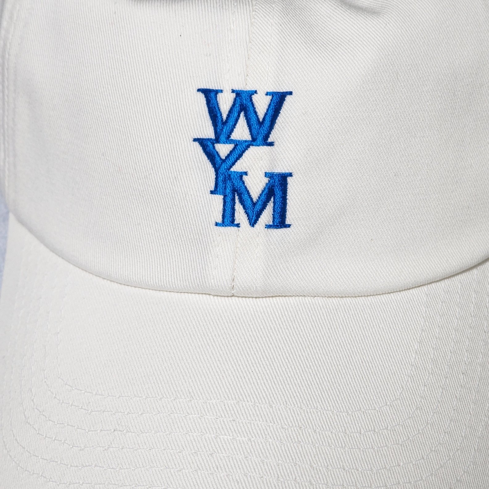 Wooyoungmi Logo Ball Cap White - 23SS 착용 스타일 - 1