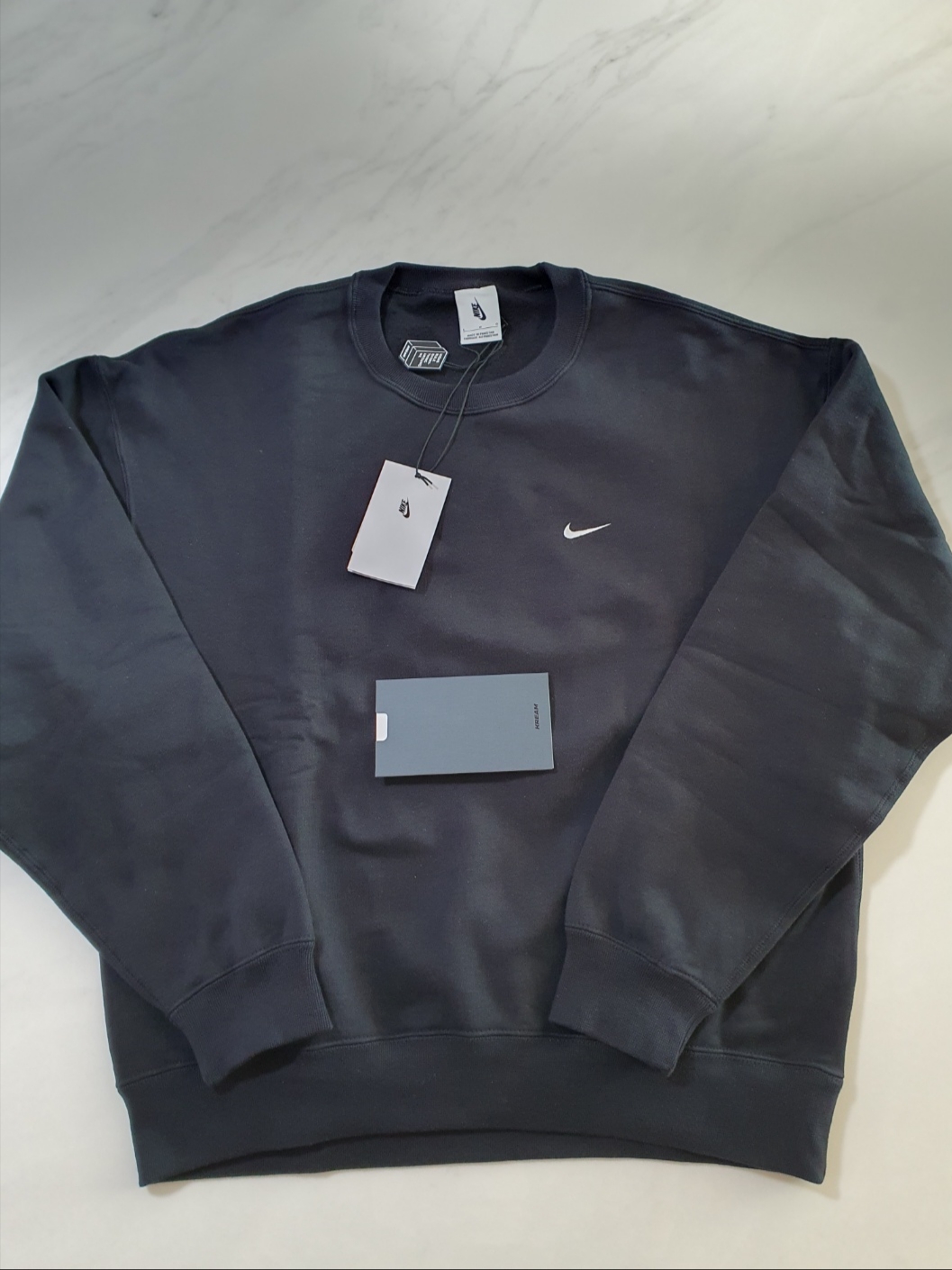 Nike NRG Solo Swoosh Crew Fleece Black White - Asia 착용 스타일
