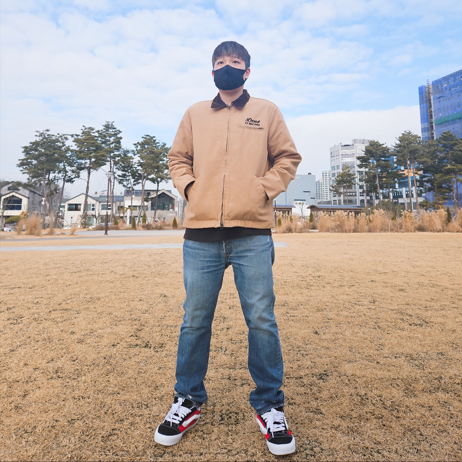 Deus Ex Machina Address Workwear Jacket Dijon, Vans Knu-Skool Red True White 착용 스타일