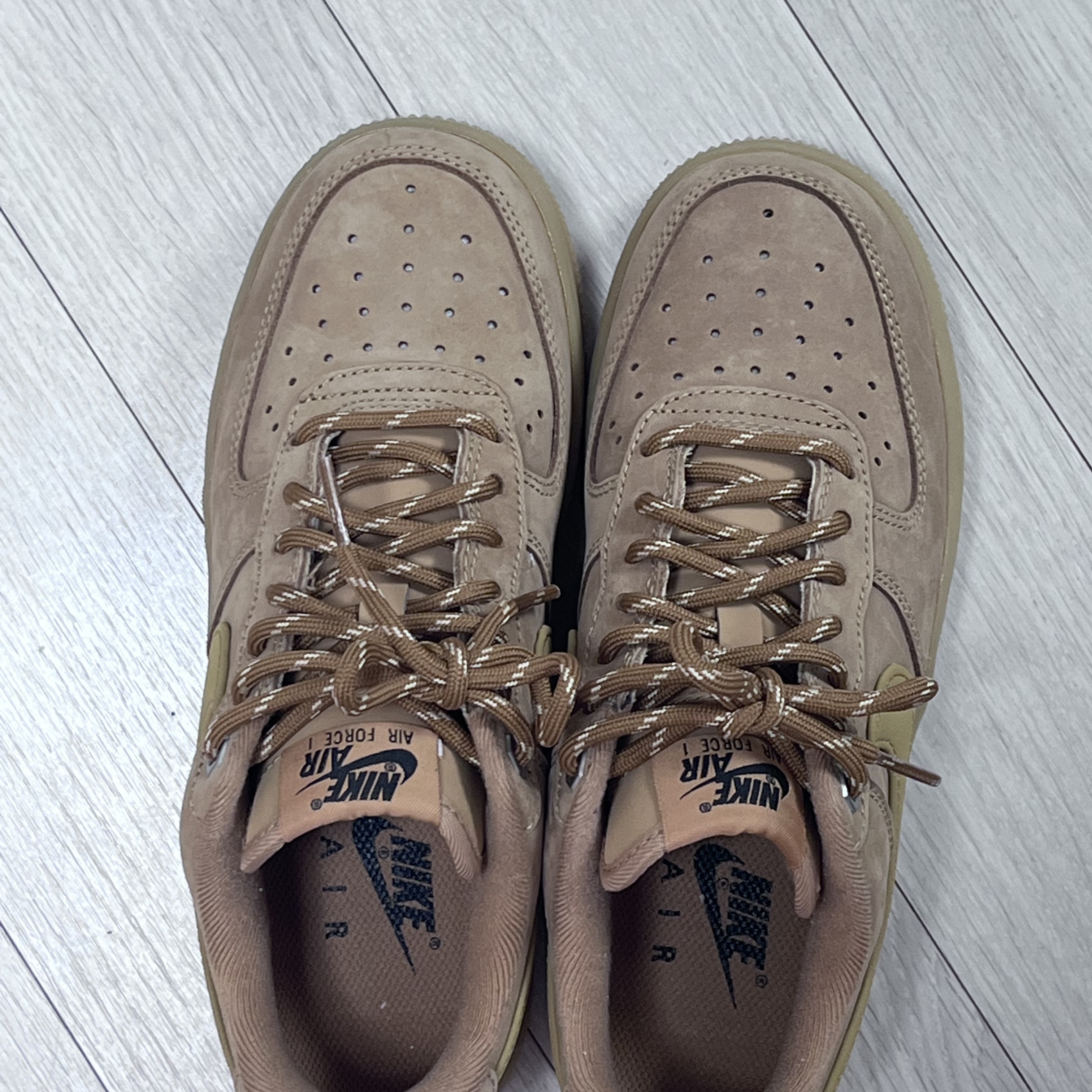 Nike Air Force 1 '07 WB Flax 착용 스타일