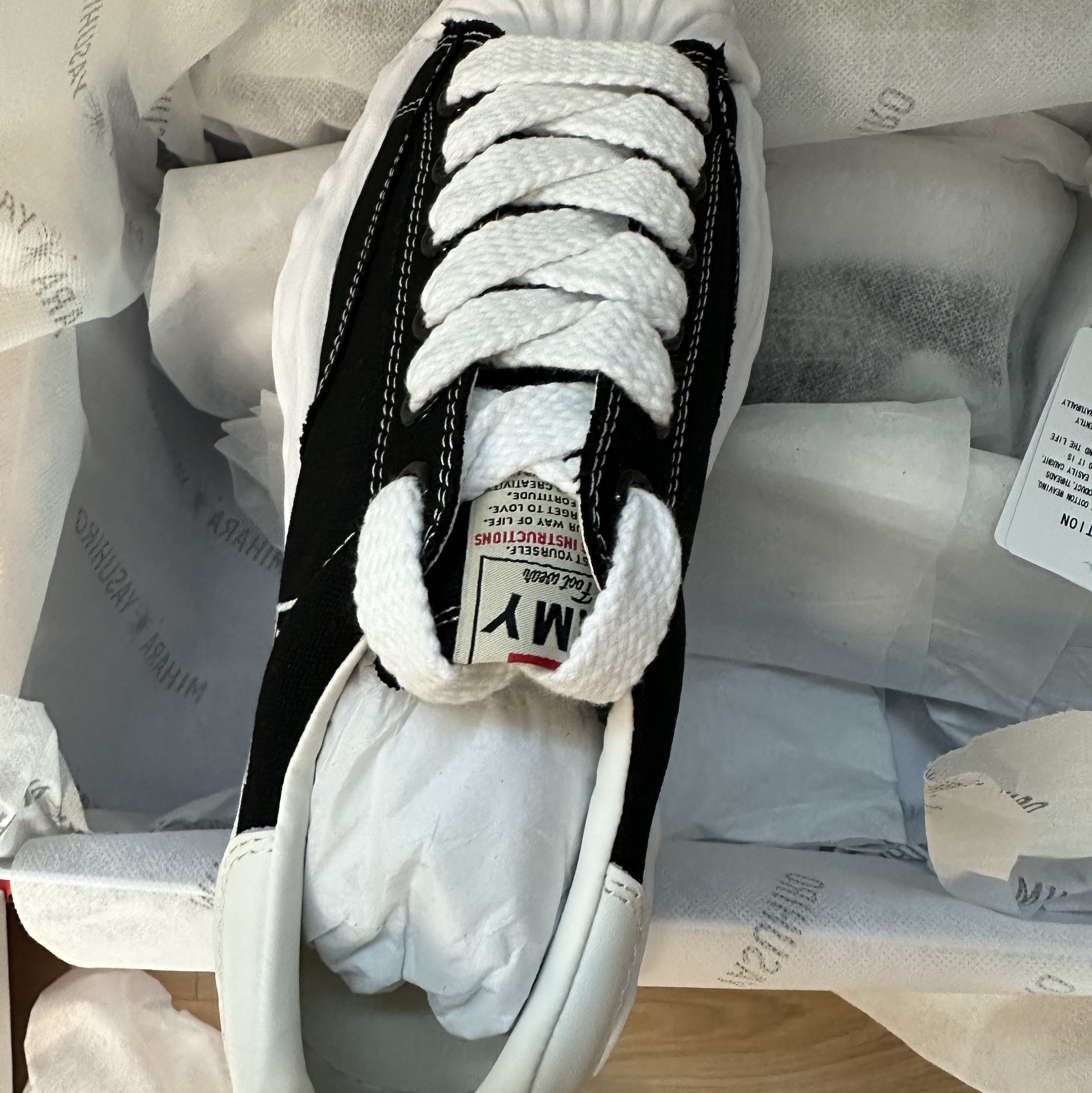Maison Mihara Yasuhiro Blakey OG Sole Canvas Low-top Sneakers Black White 착용 스타일