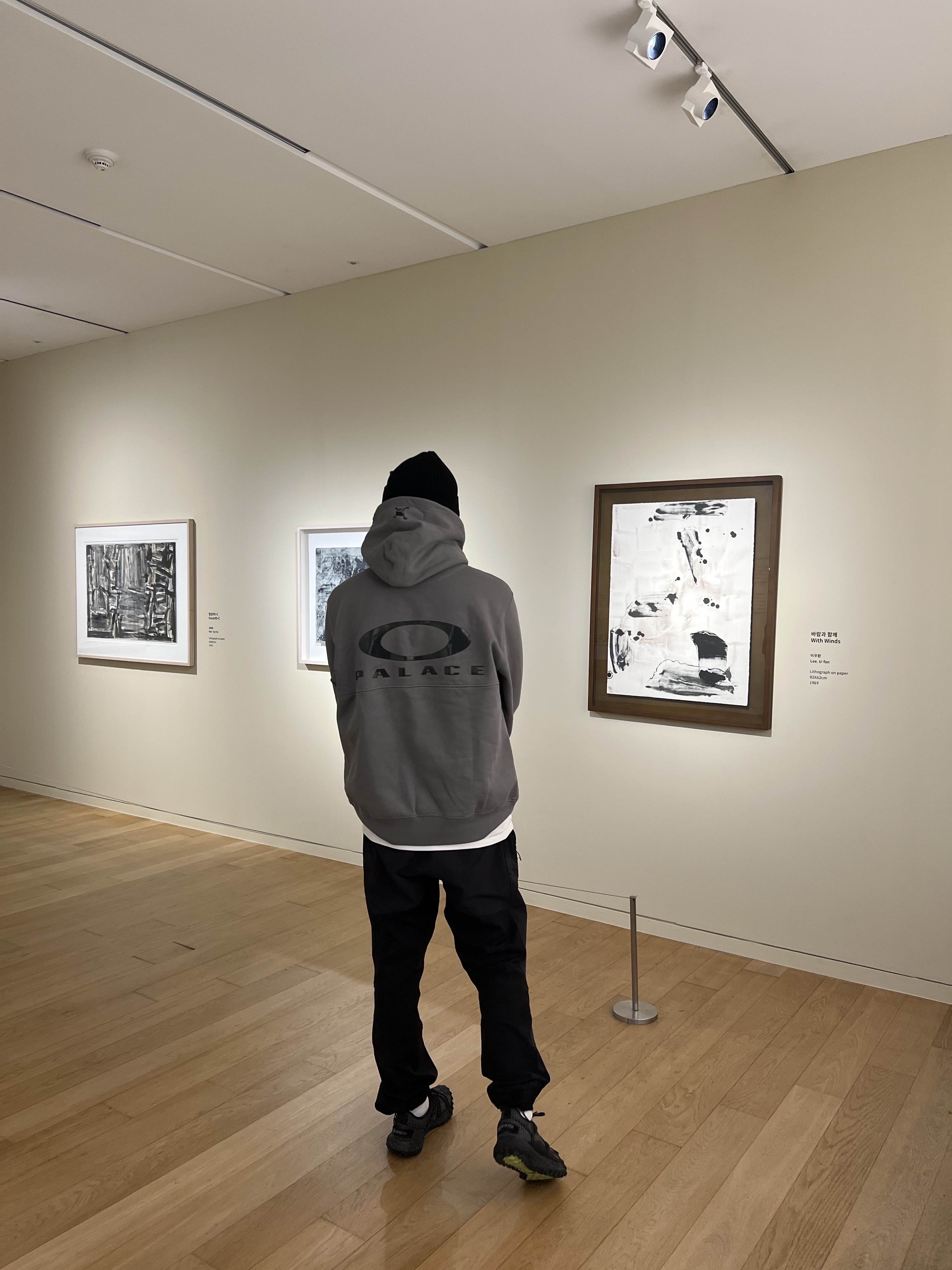 Palace x Oakley Hood Grey - 23SS, Supreme Overdyed Beanie Black 착용 스타일