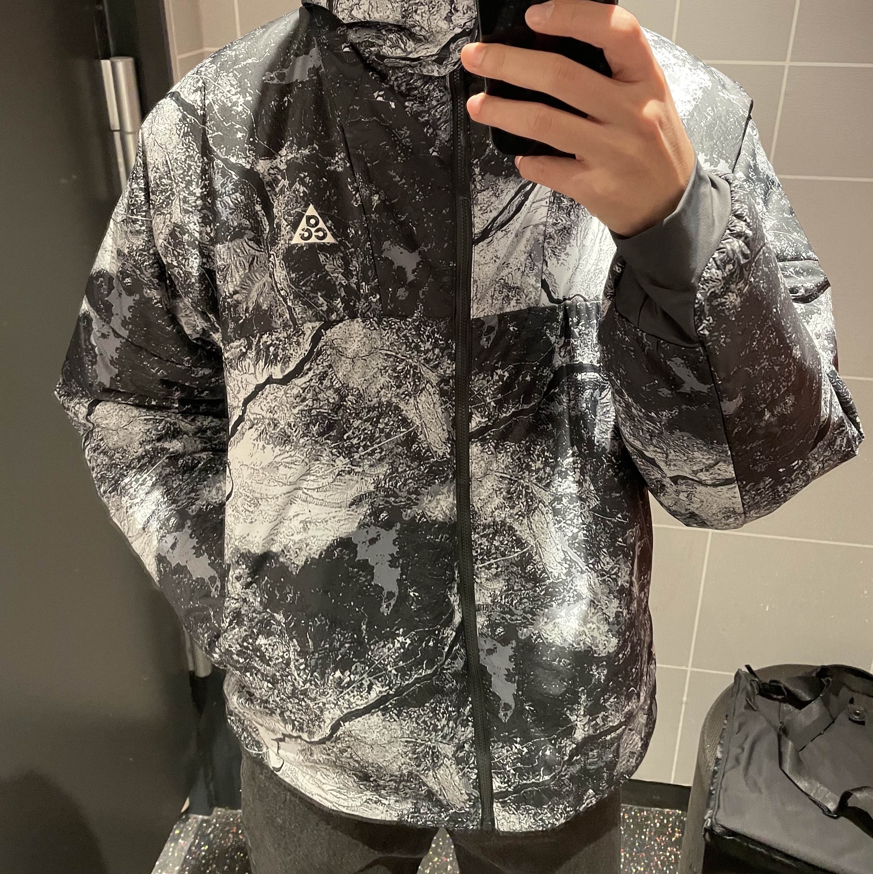Nike ACG Therma-Fit ADV Rope De Dope Allover Print Jacket Anthracite 착용 스타일