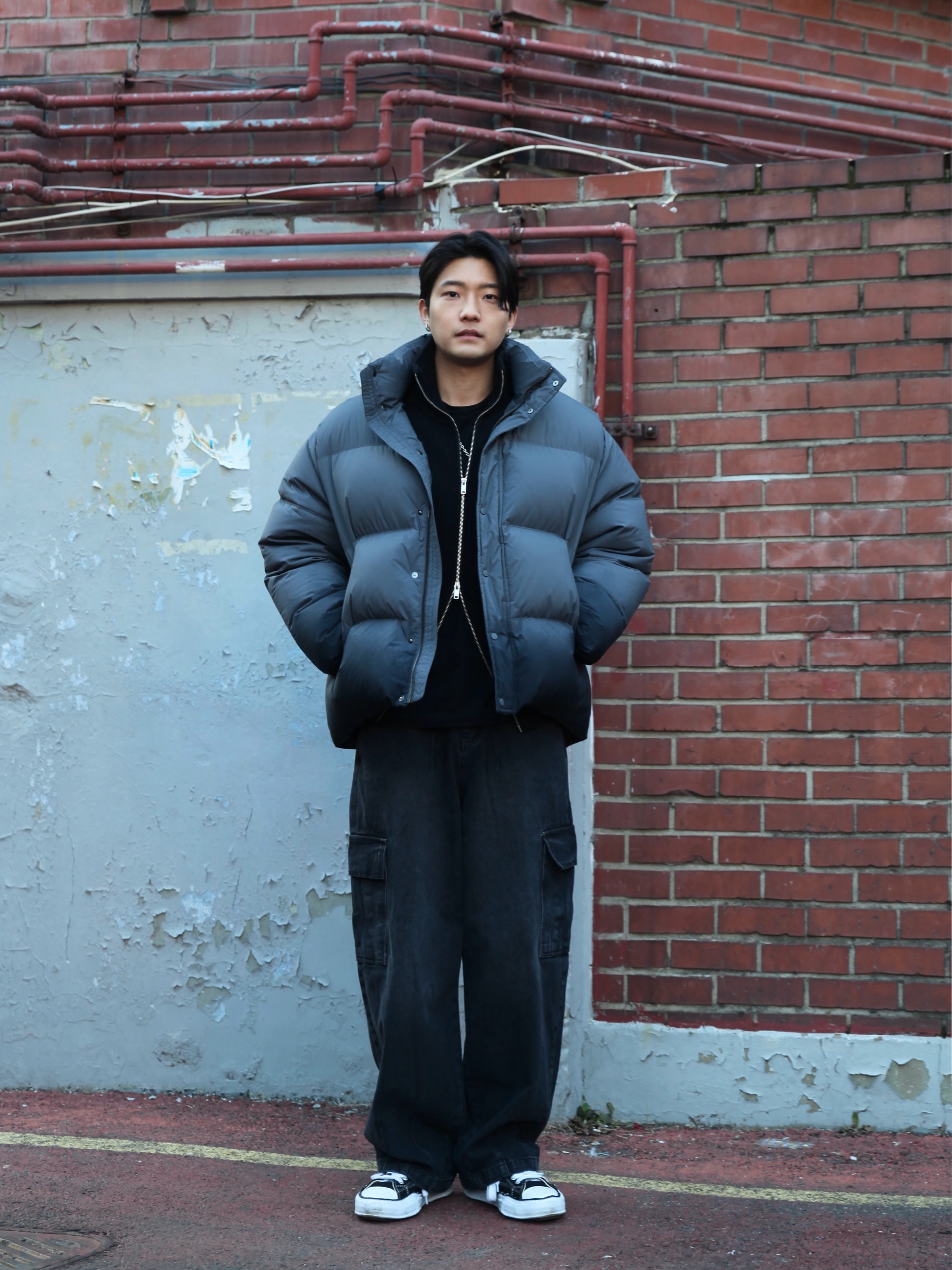 Zara x Ader Error Puffer Jacket Grey, Maison Mihara Yasuhiro Peterson OG Sole Canvas Low Sneakers Black 착용 스타일 - 1