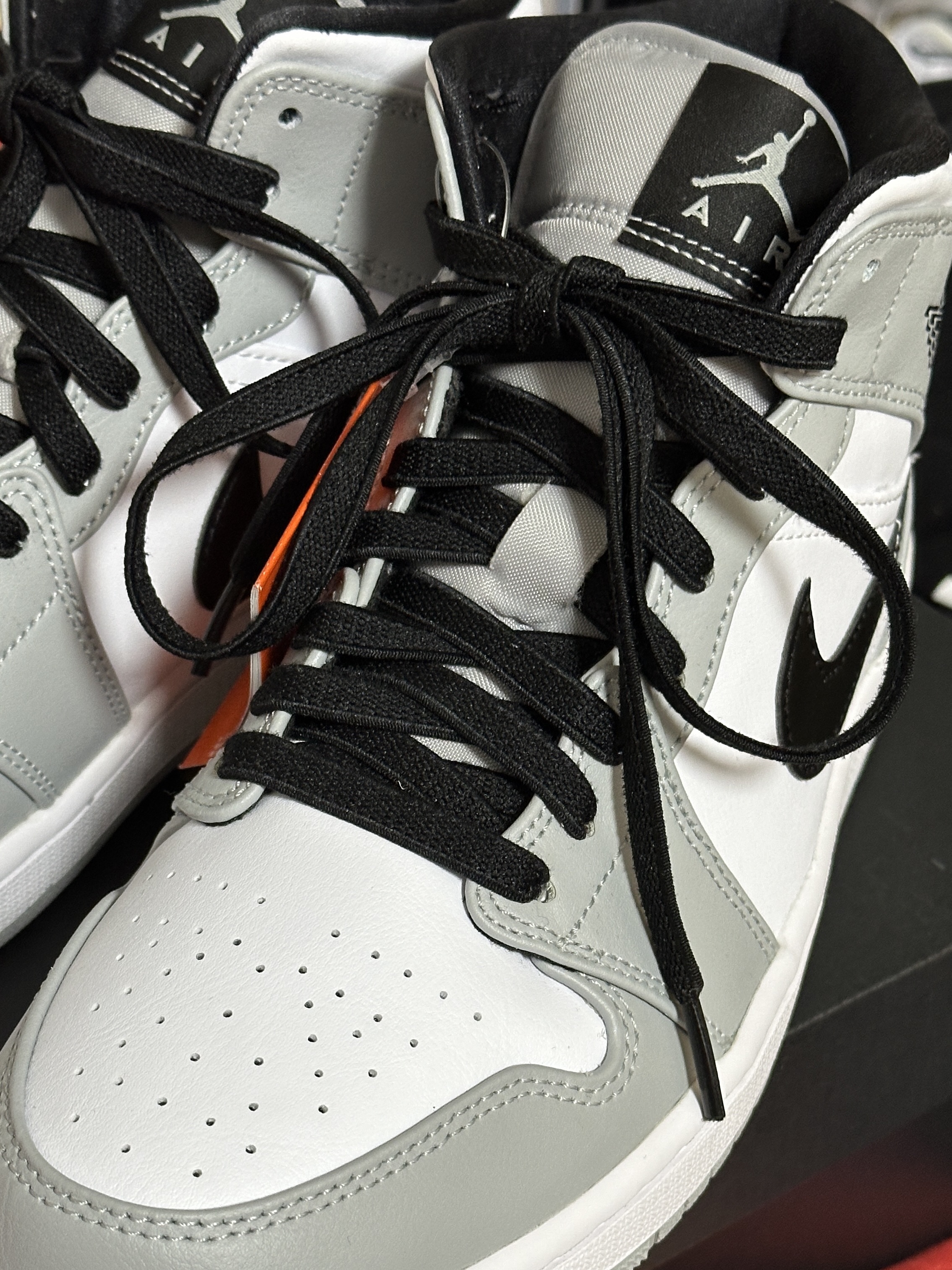 Jordan 1 Mid Light Smoke Grey 착용 스타일