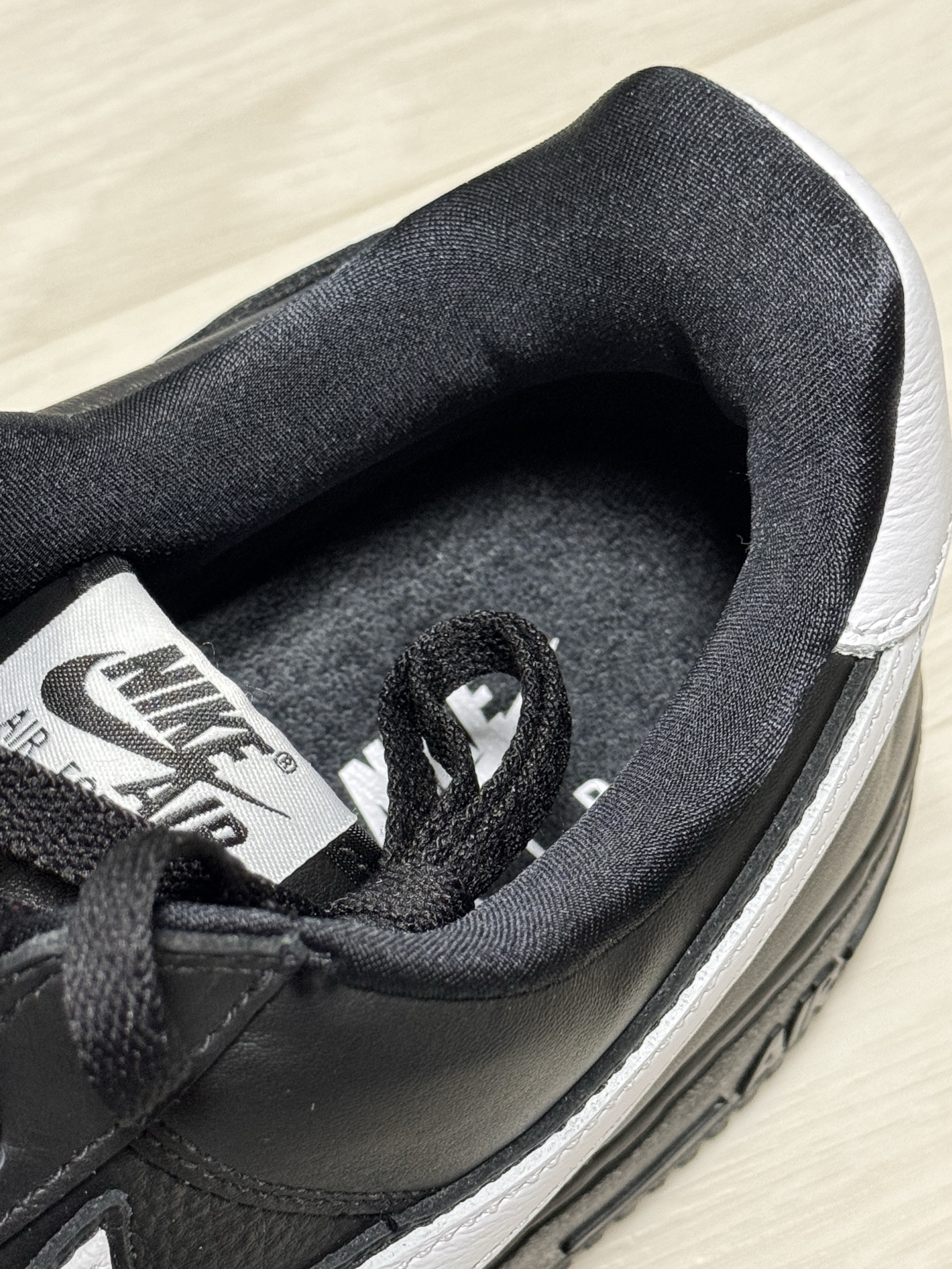 Nike Air Force 1 Low QS Black White 착용 스타일 - 4