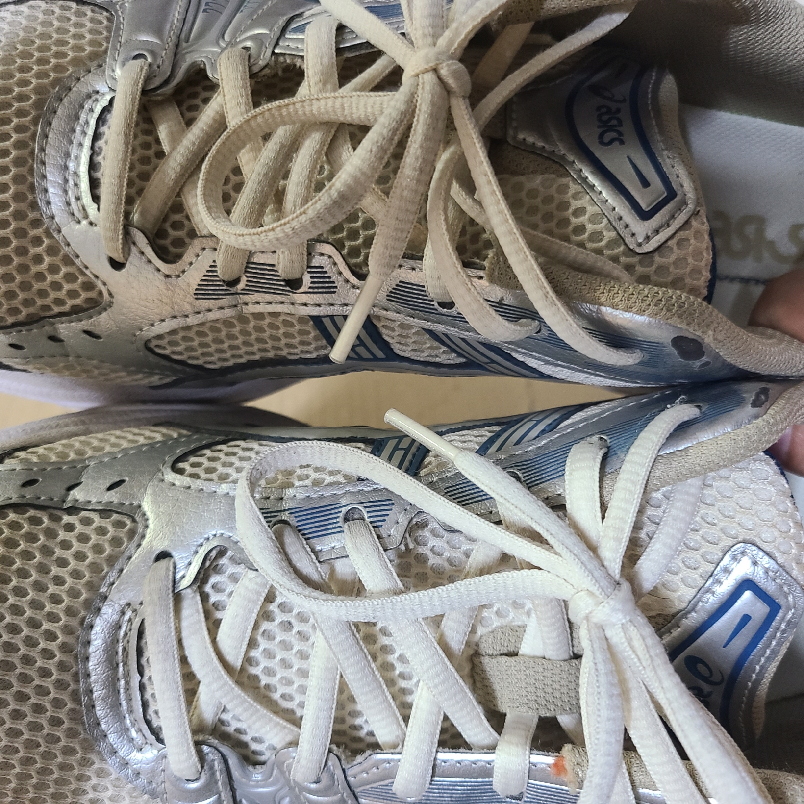Asics Gel-Kayano 14 Cream Pure Silver 착용 스타일