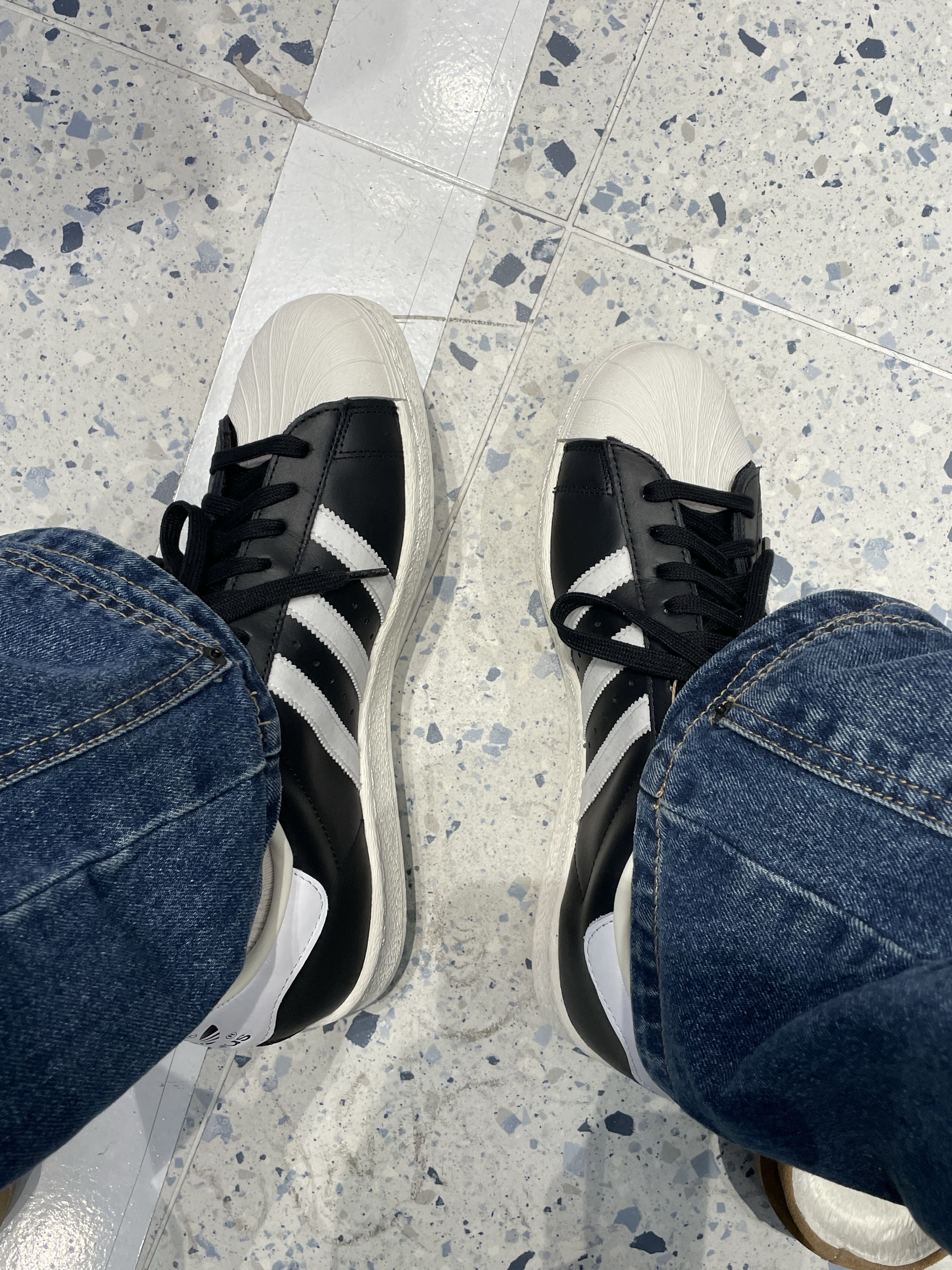 Adidas Superstar 82 FI Core Black 착용 스타일 - 1