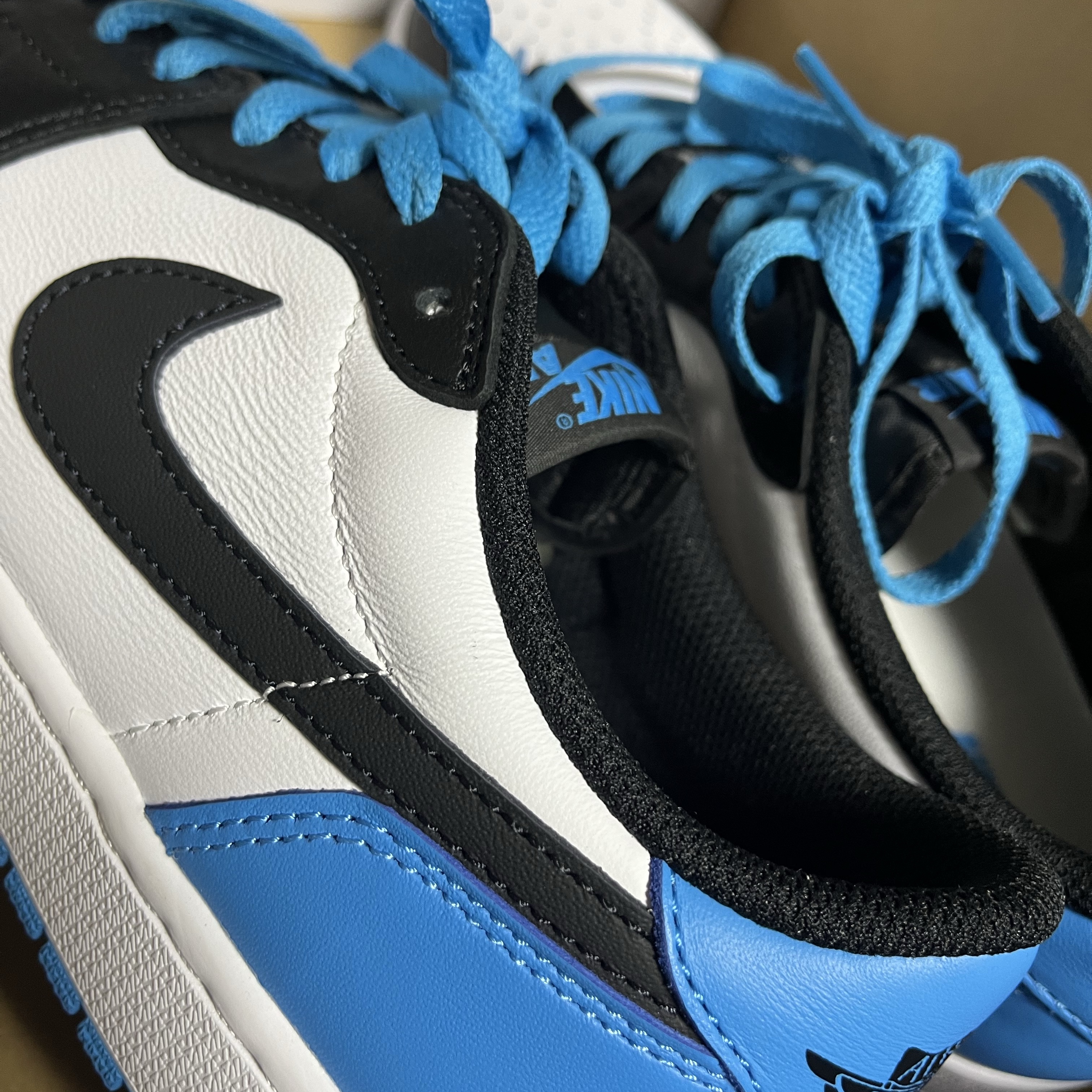 Jordan 1 Retro Low OG Black and Dark Powder Blue 착용 스타일