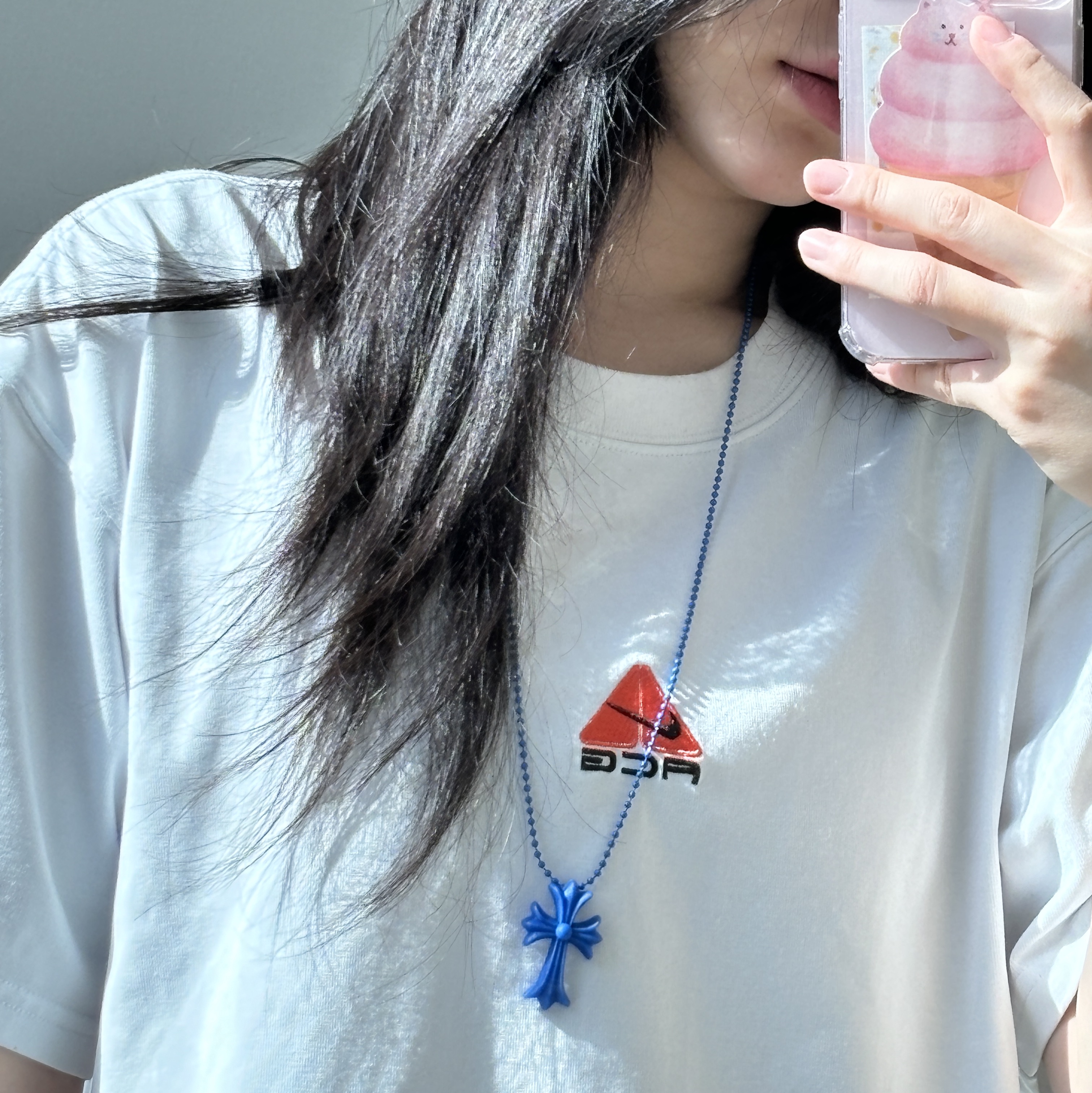 Chrome Hearts Silichrome CH Cross Pendant Blue 2023 착용 스타일 - 2