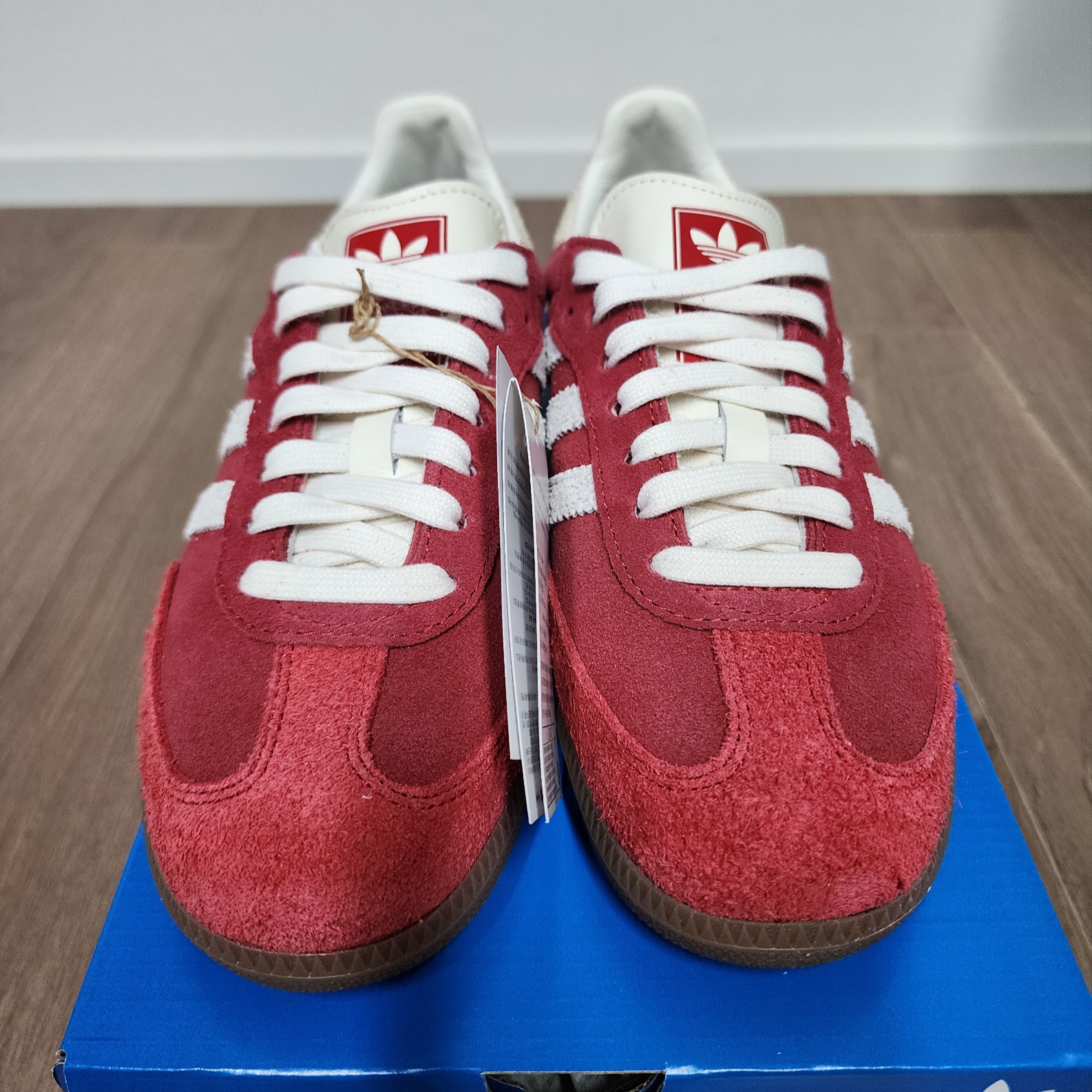 Adidas Samba OG Tal Better Scarlet Off White 착용 스타일 - 1
