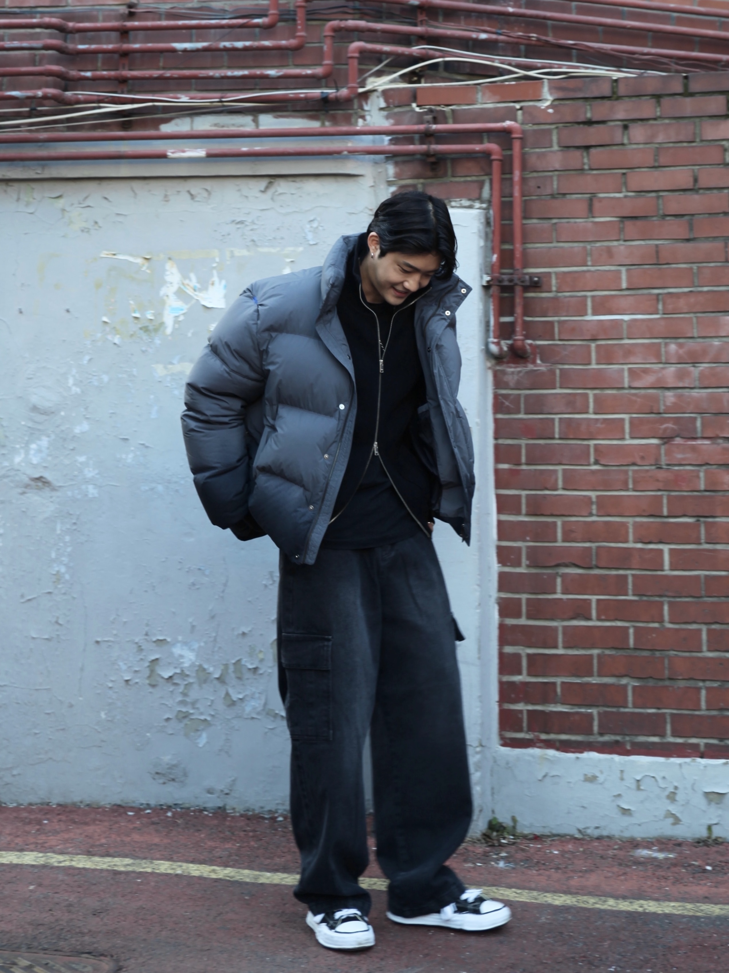 Zara x Ader Error Puffer Jacket Grey, Maison Mihara Yasuhiro Peterson OG Sole Canvas Low Sneakers Black 착용 스타일 - 3